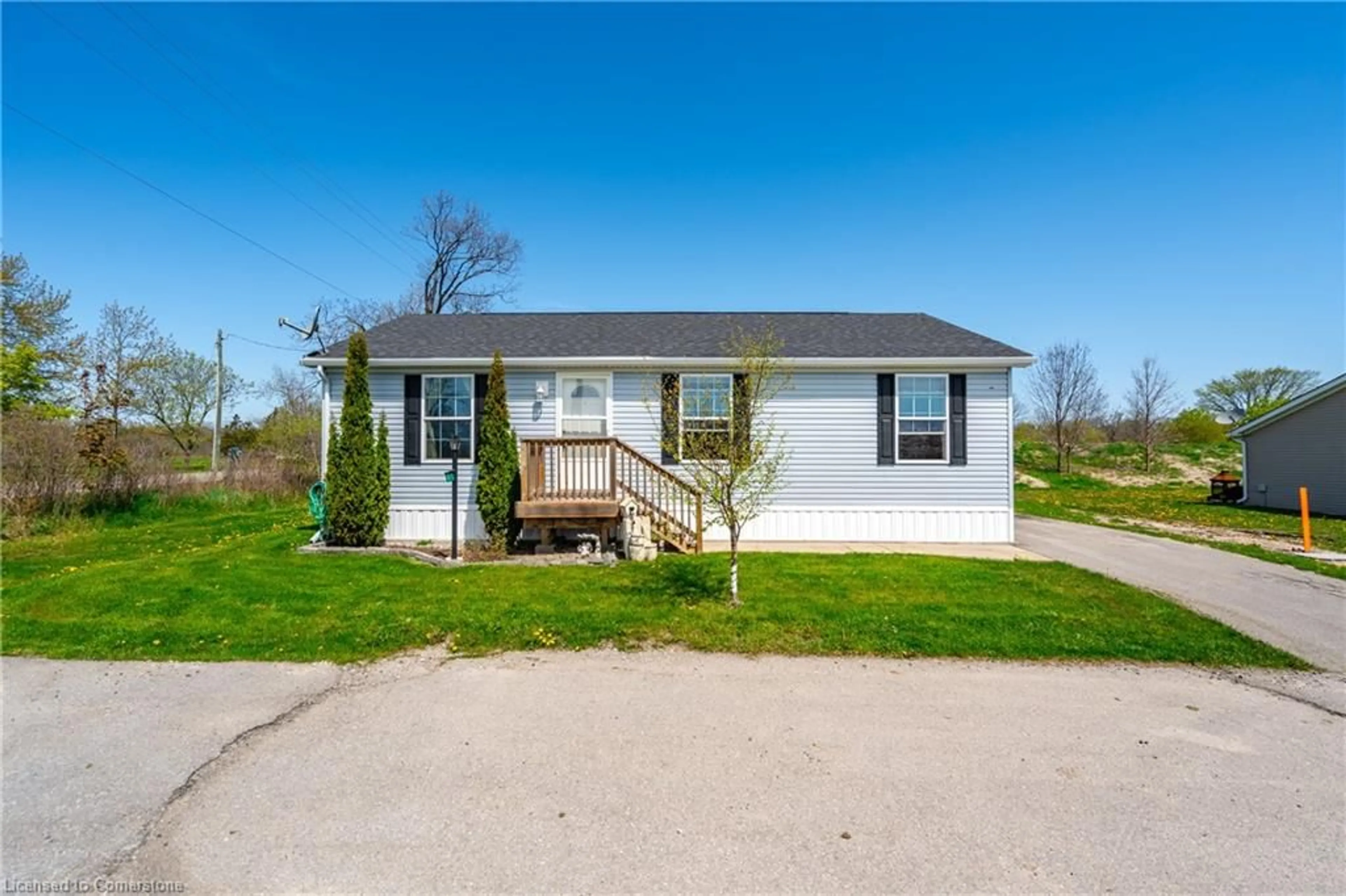 Home with vinyl exterior material, street for 1 Forest Trail, Selkirk Ontario N0A 1L0