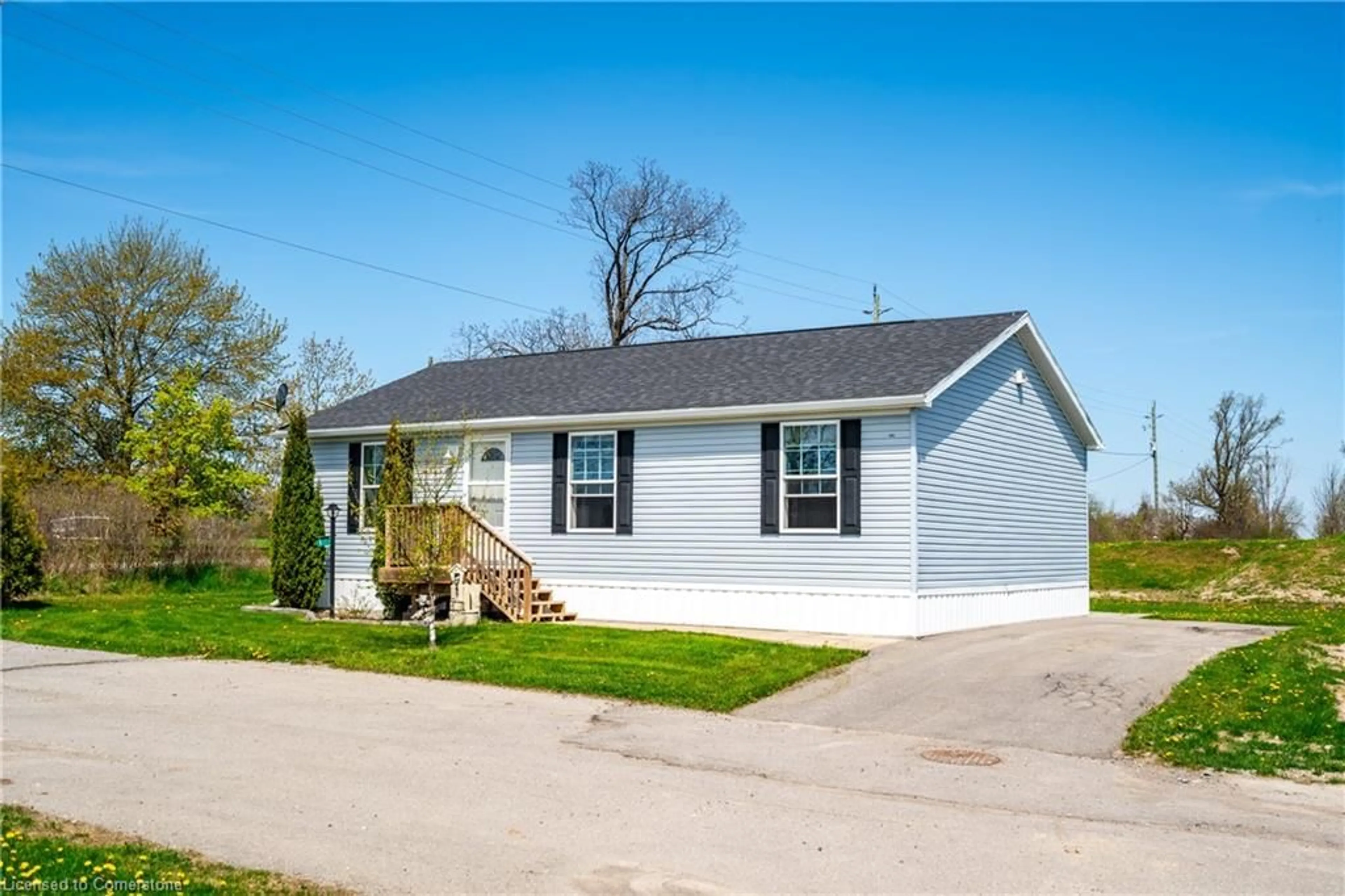 Home with vinyl exterior material, street for 1 Forest Trail, Selkirk Ontario N0A 1L0