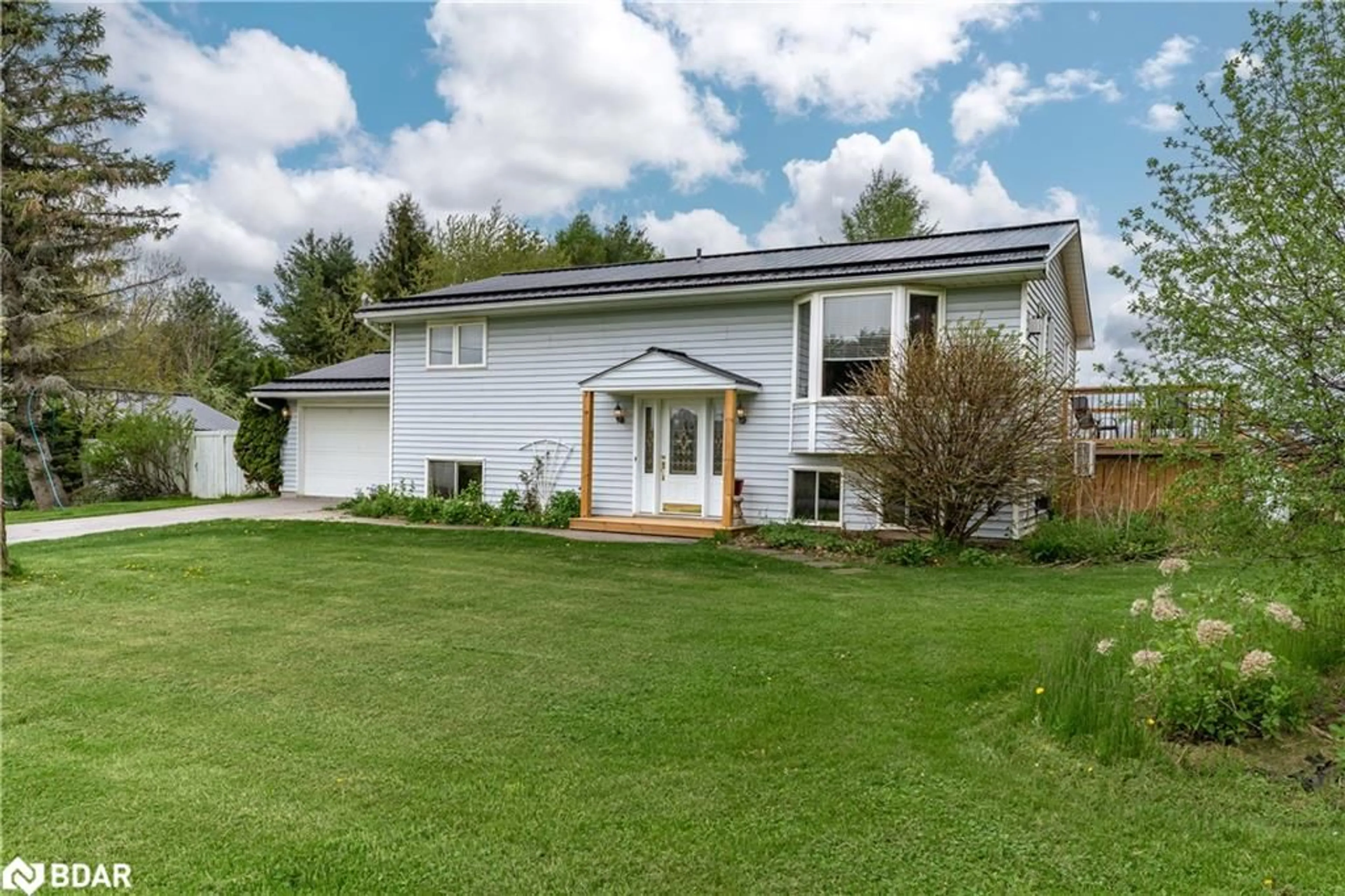 Home with vinyl exterior material, unknown for 32 Mcmurray Rd, Quinte West Ontario K8V 6A4