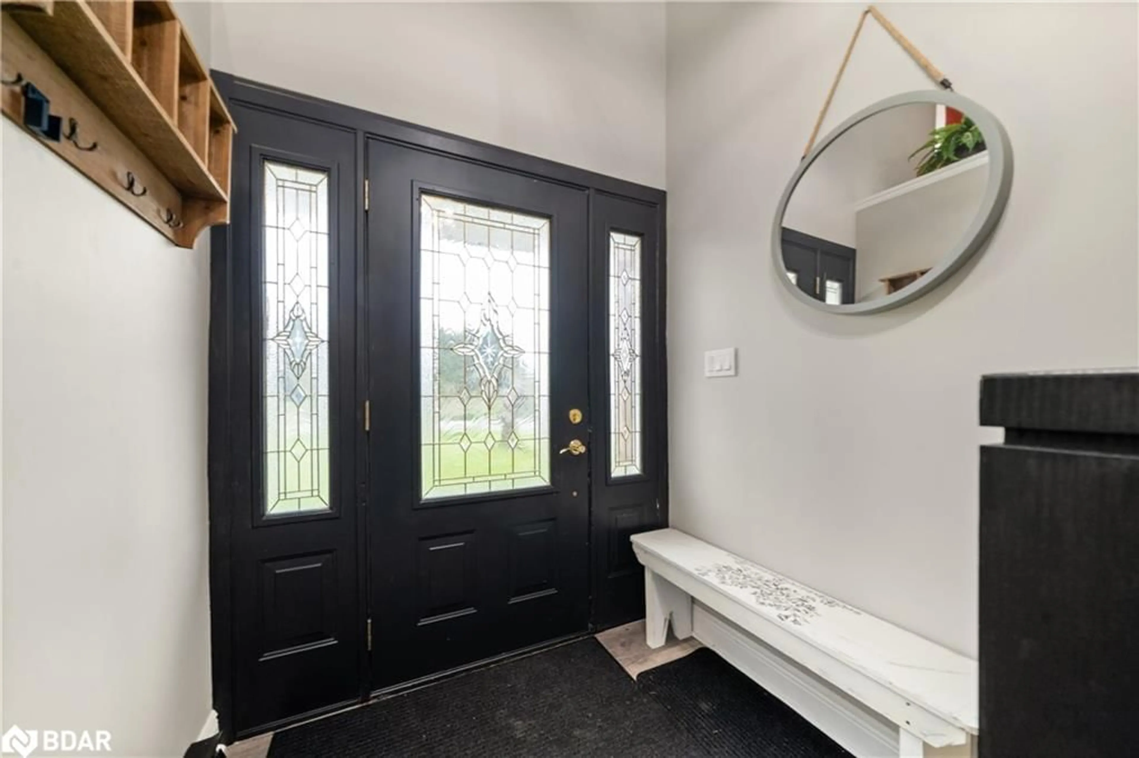 Indoor entryway for 32 Mcmurray Rd, Quinte West Ontario K8V 6A4