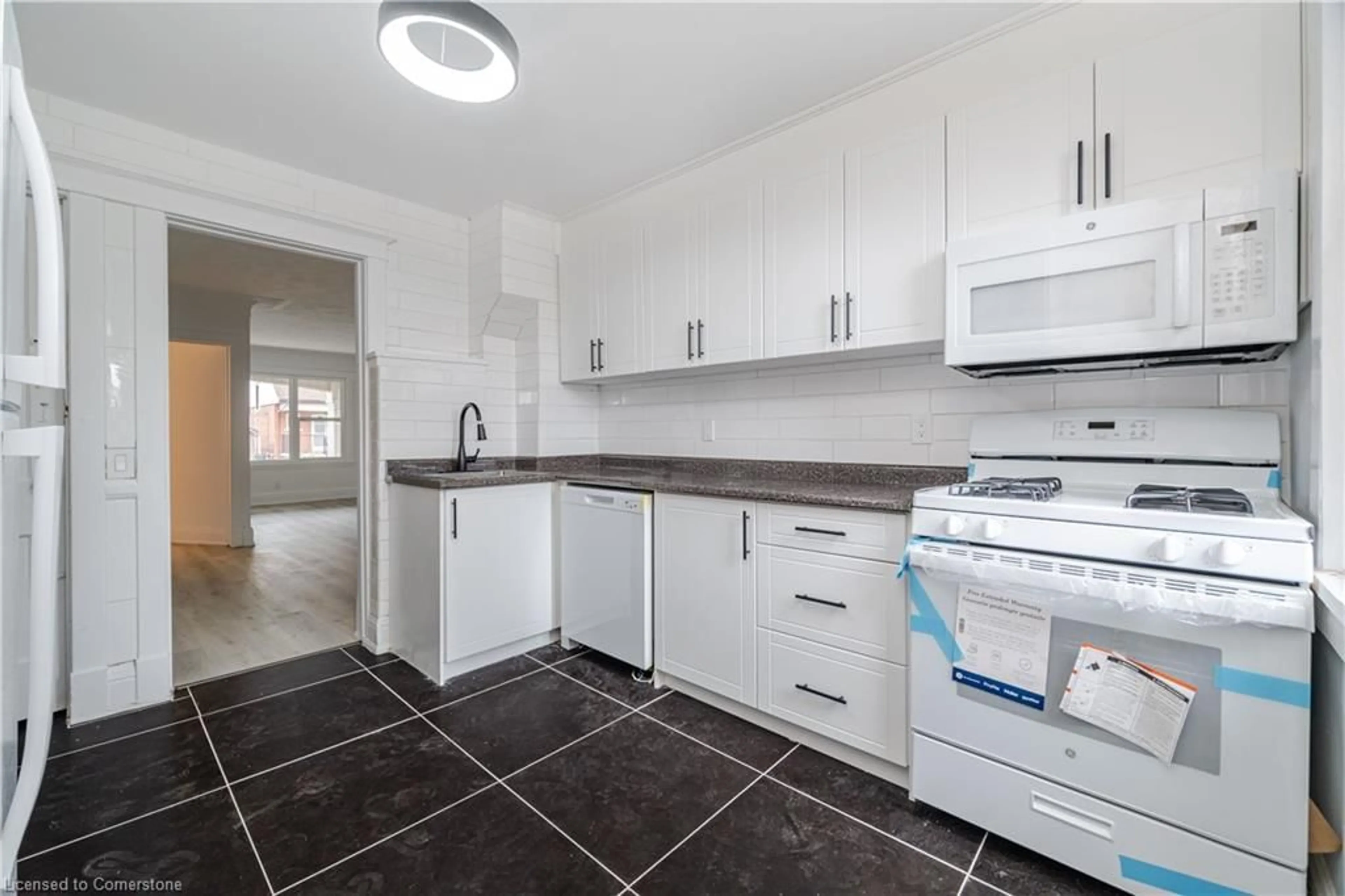 Standard kitchen, ceramic/tile floor for 463 Dunsmure Rd, Hamilton Ontario L8L 1X4