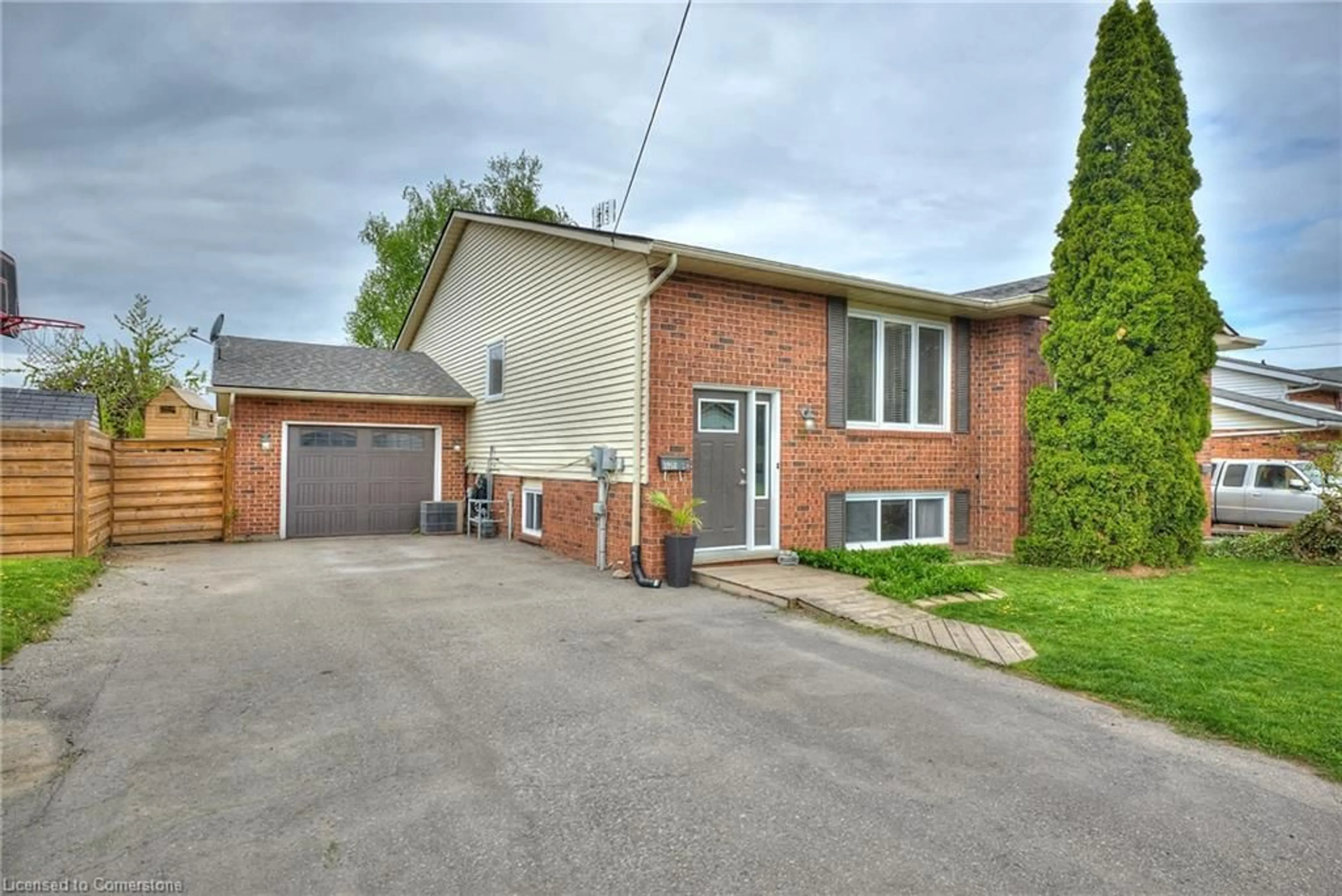 Home with brick exterior material, street for 3958 23rd St, Vineland Ontario L0R 2C0