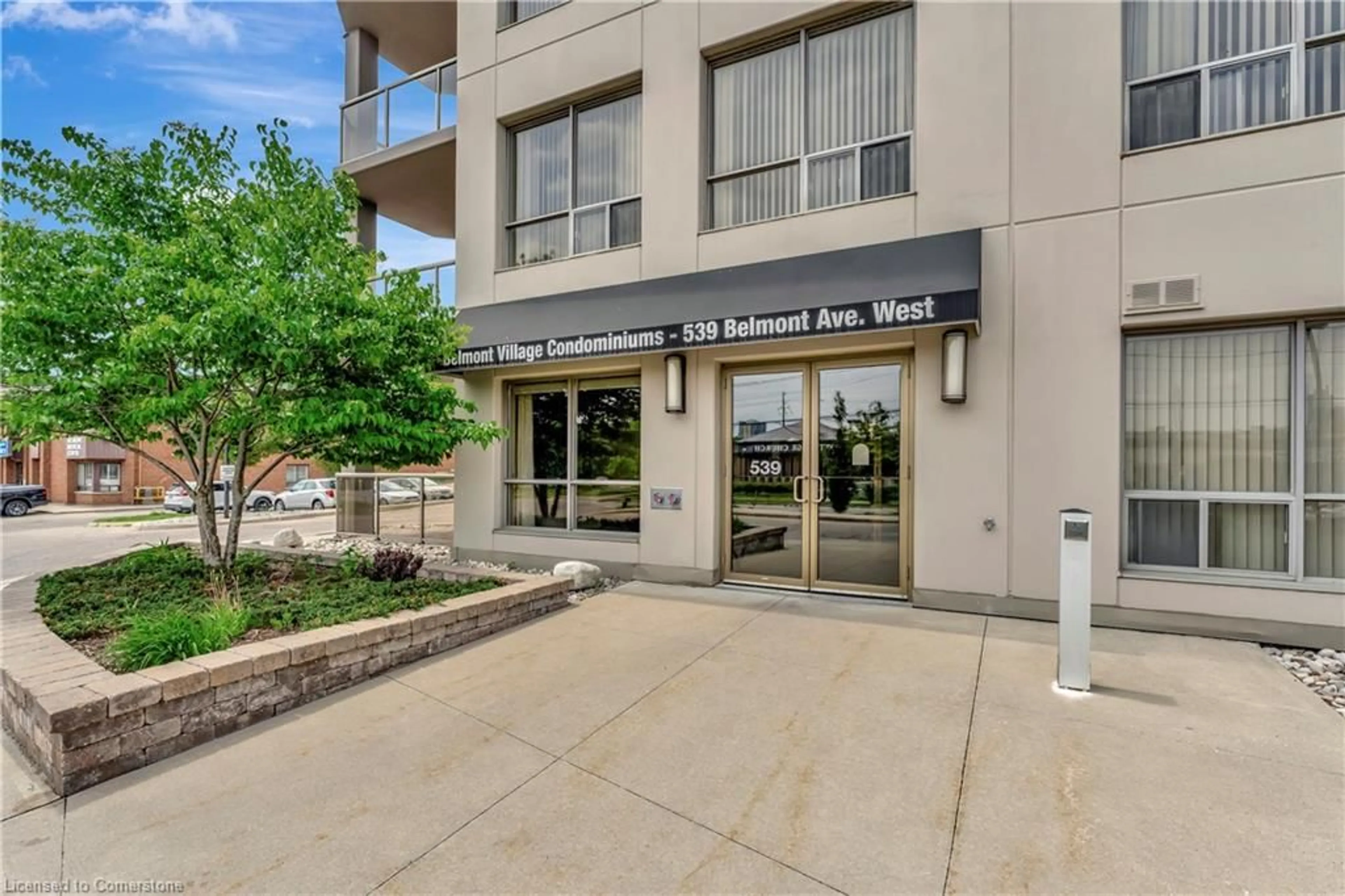 Indoor foyer for 539 Belmont Ave #808, Kitchener Ontario N2M 0A2