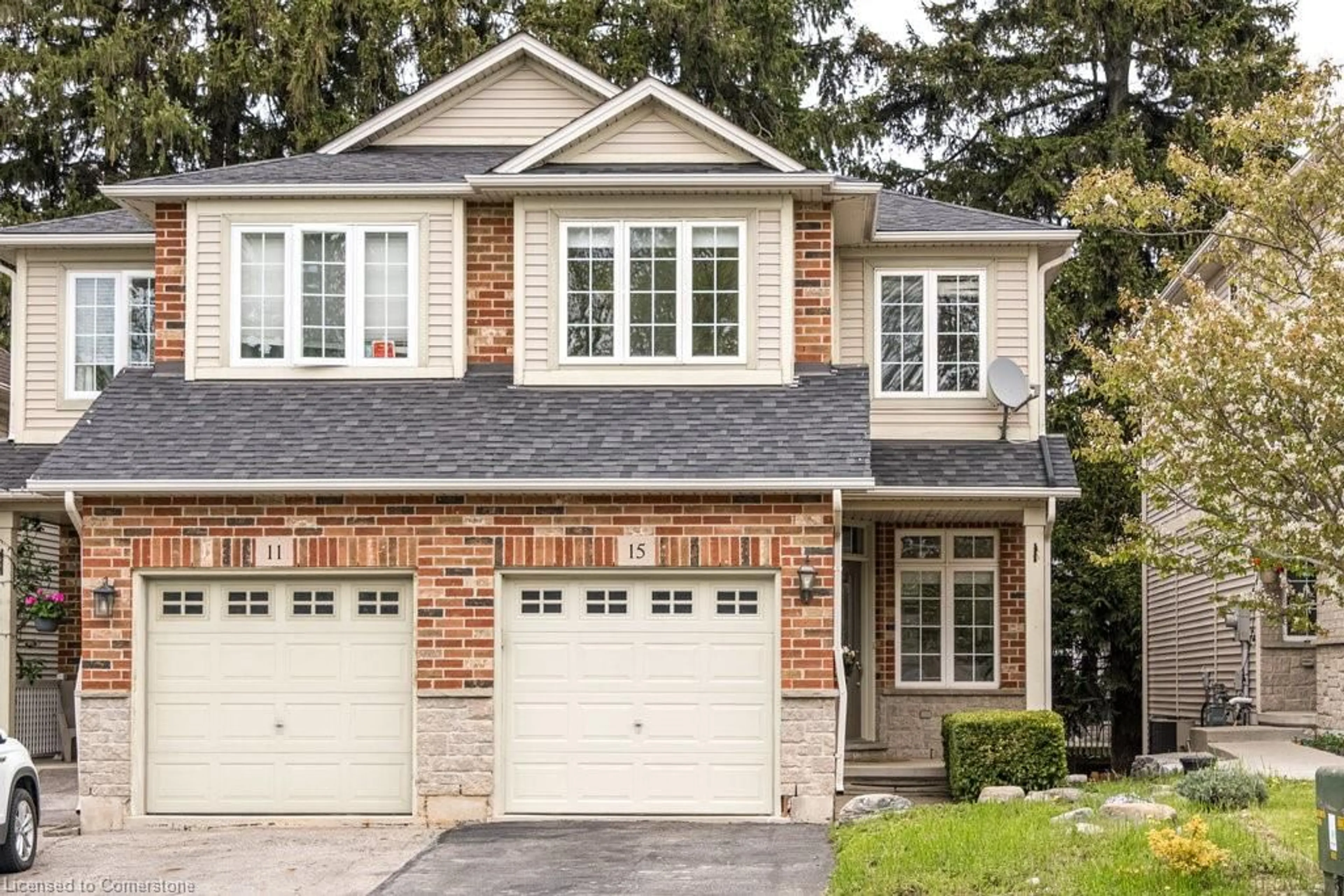 Home with brick exterior material, street for 15 Goldenview Crt, Waterdown Ontario L8B 0L2