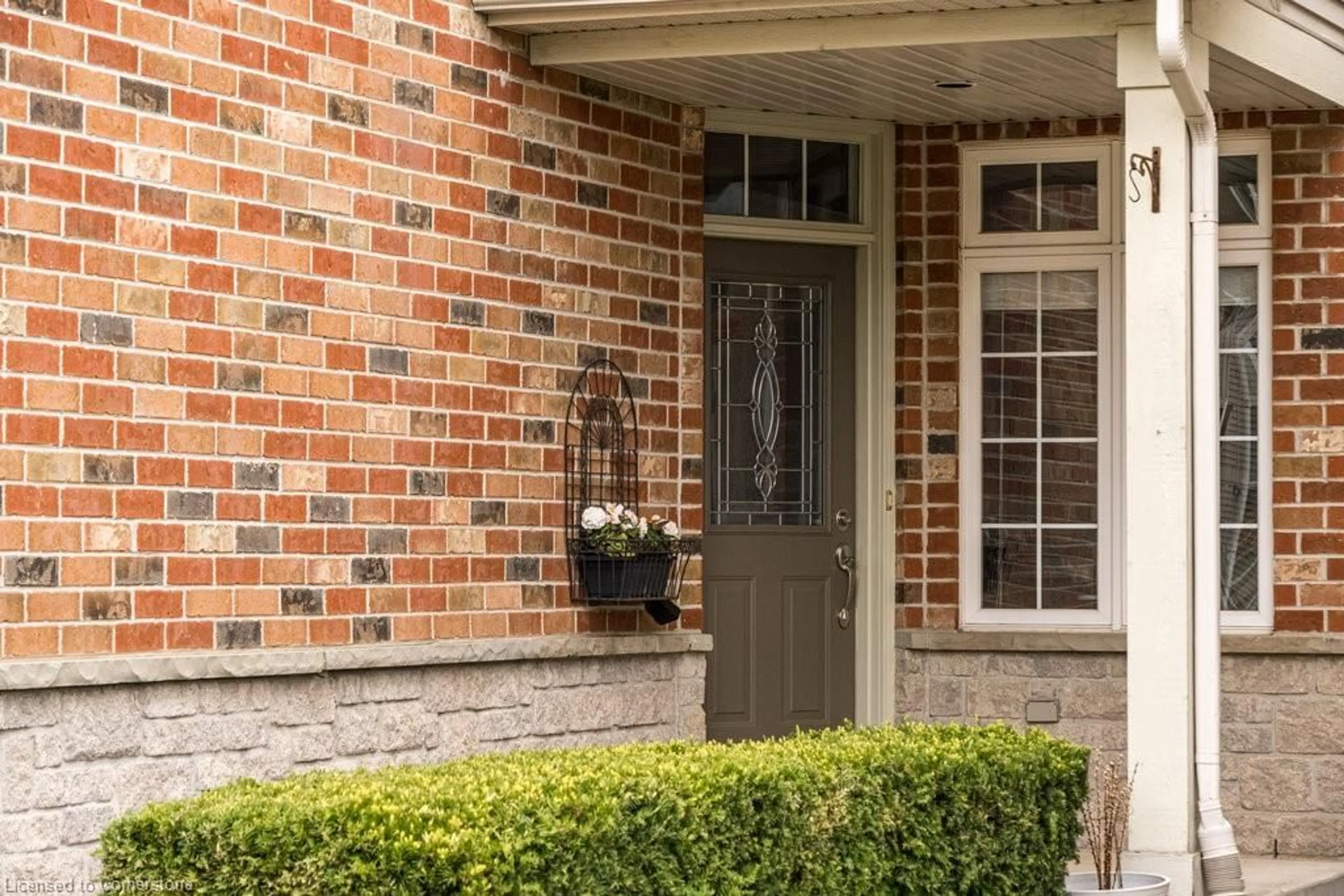 Home with brick exterior material, street for 15 Goldenview Crt, Waterdown Ontario L8B 0L2