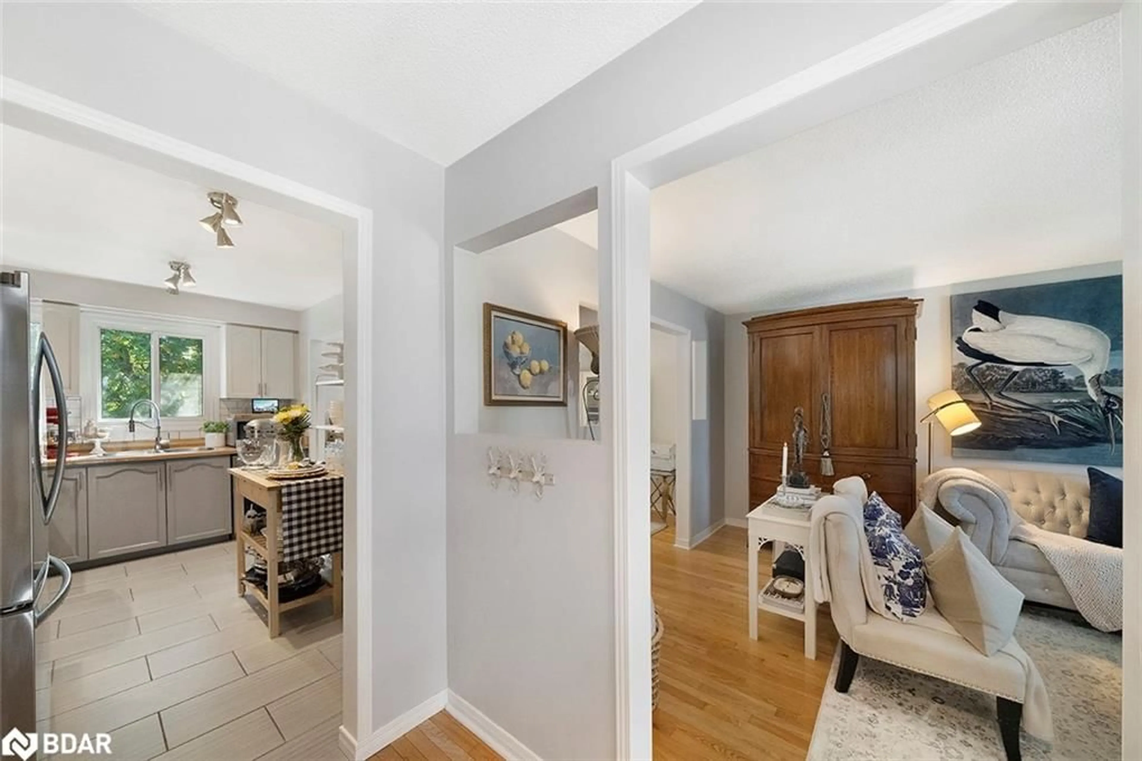 Indoor entryway for 11 Robertson Road, Angus Ontario L3W 0J4