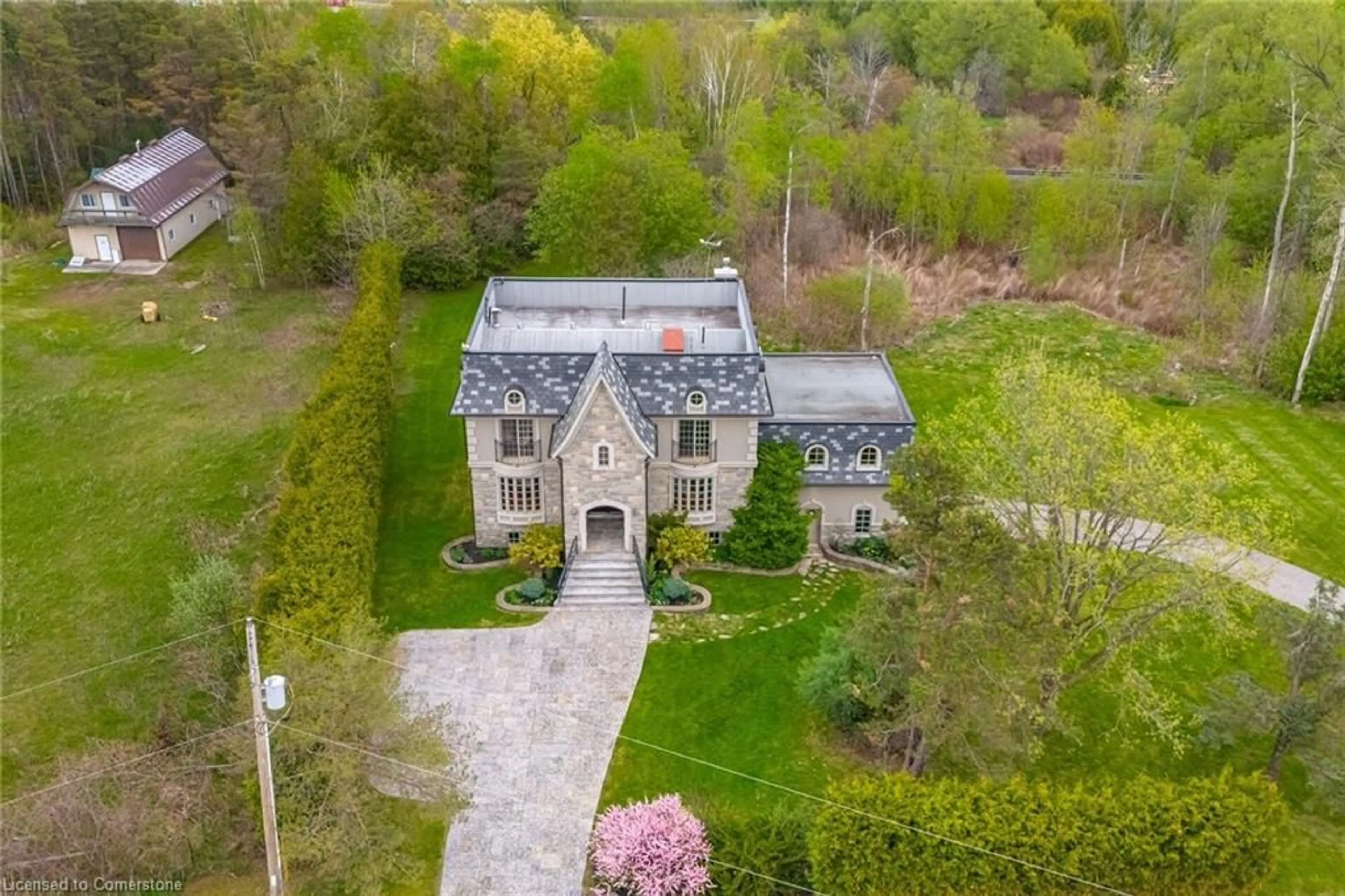 A pic from outside/outdoor area/front of a property/back of a property/a pic from drone, building for 4313 Sideroad 20, Bradford Ontario L3Z 2A5