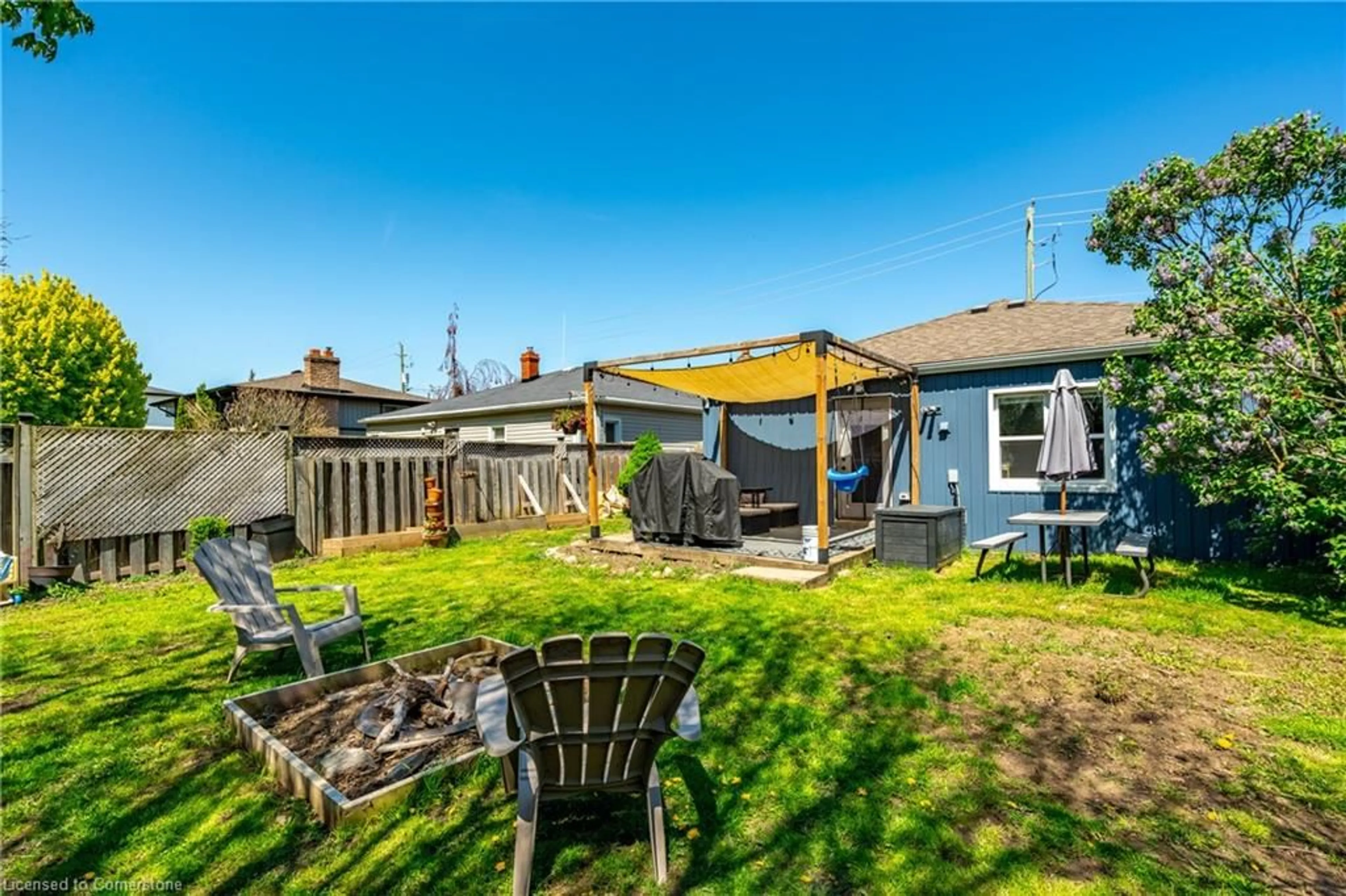 Patio, street for 27 Grapeview Dr, St. Catharines Ontario L2S 2W4