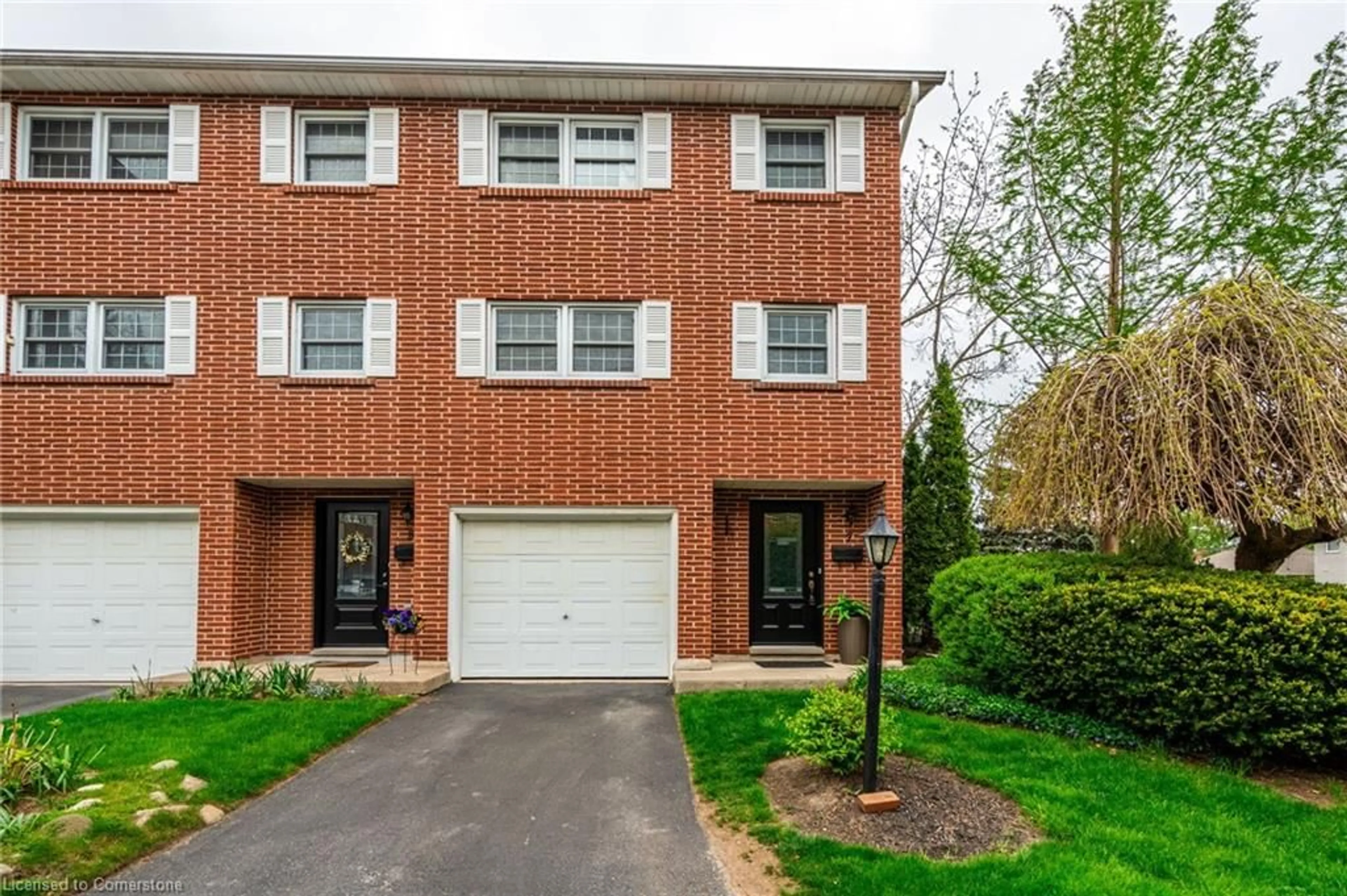 Home with brick exterior material, street for 91 Livingston Ave #7, Grimsby Ontario L3M 1L4