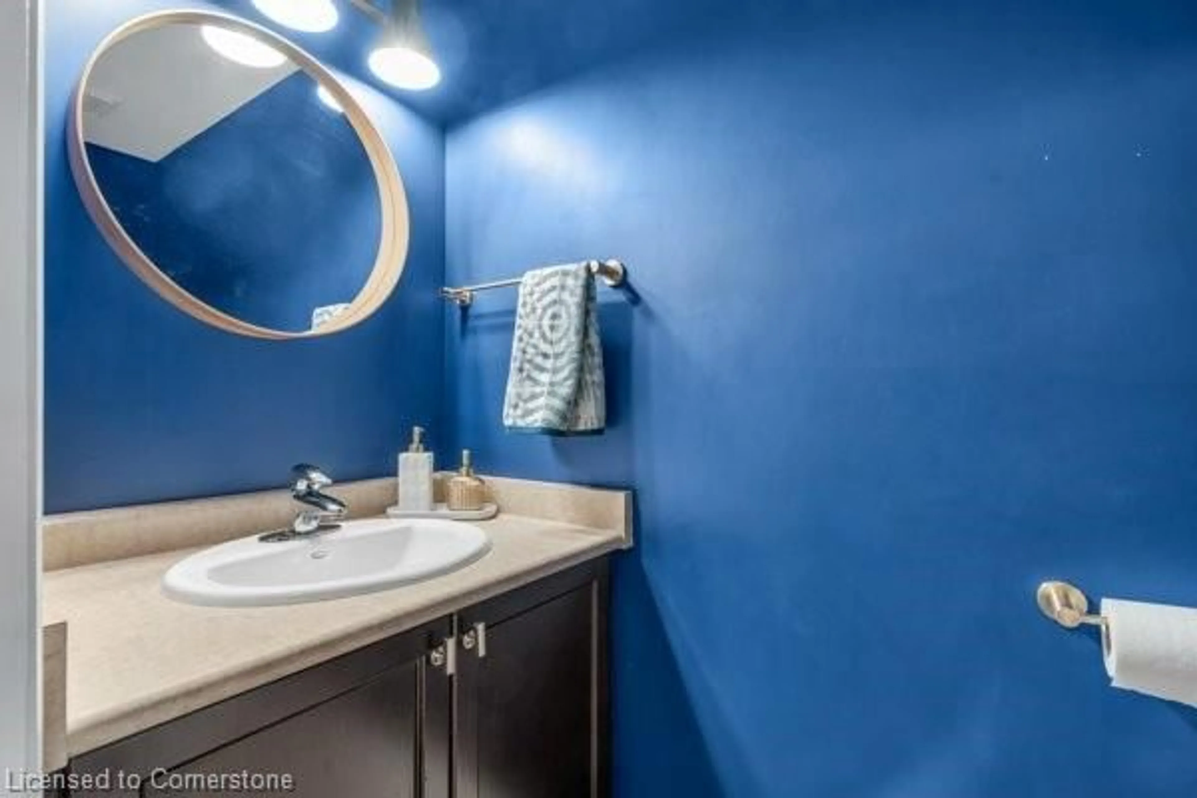 Standard bathroom, ceramic/tile floor for 28 Renfrew St, Kitchener Ontario N2R 0G5