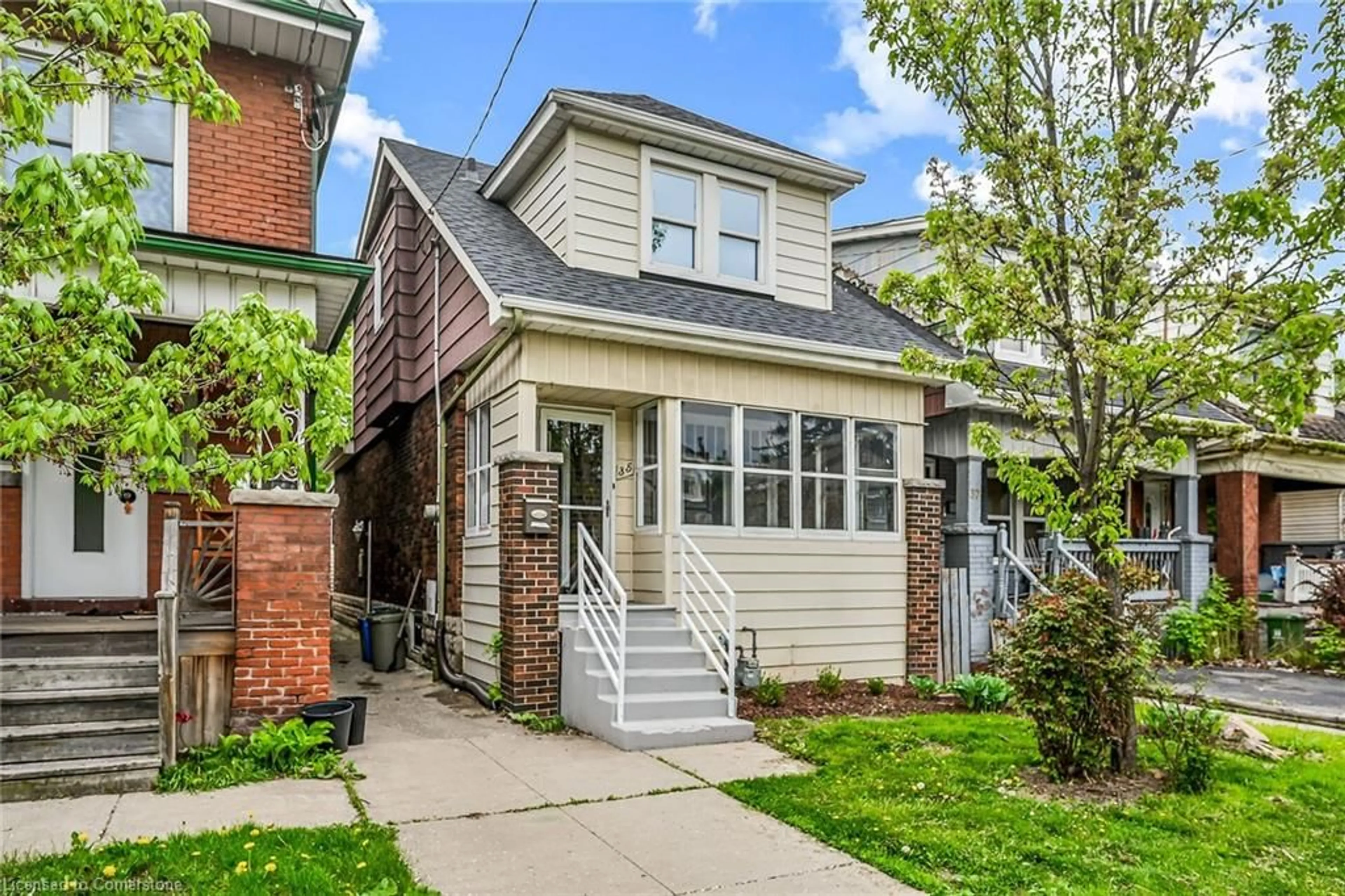 Home with brick exterior material, street for 35 Edgemont St, Hamilton Ontario L8H 4C7