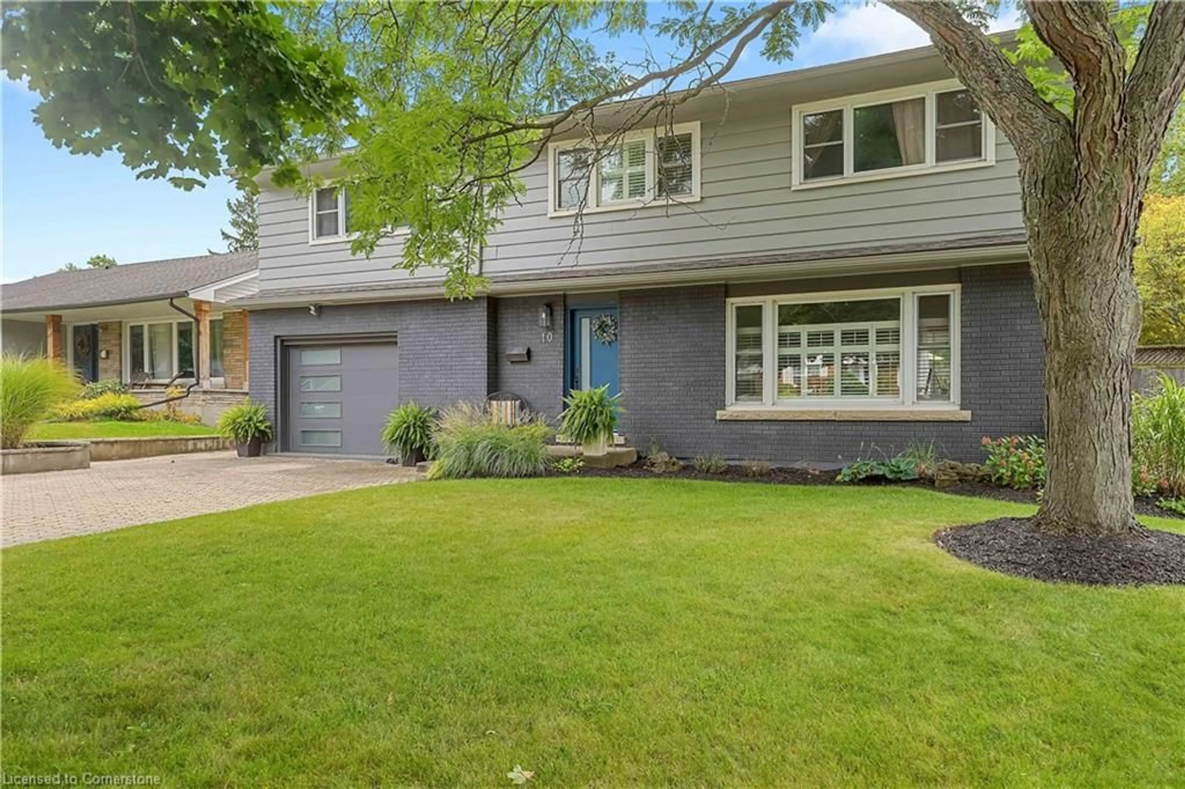 Home with vinyl exterior material, street for 10 Shepherds Cir, St. Catharines Ontario L2T 2C9