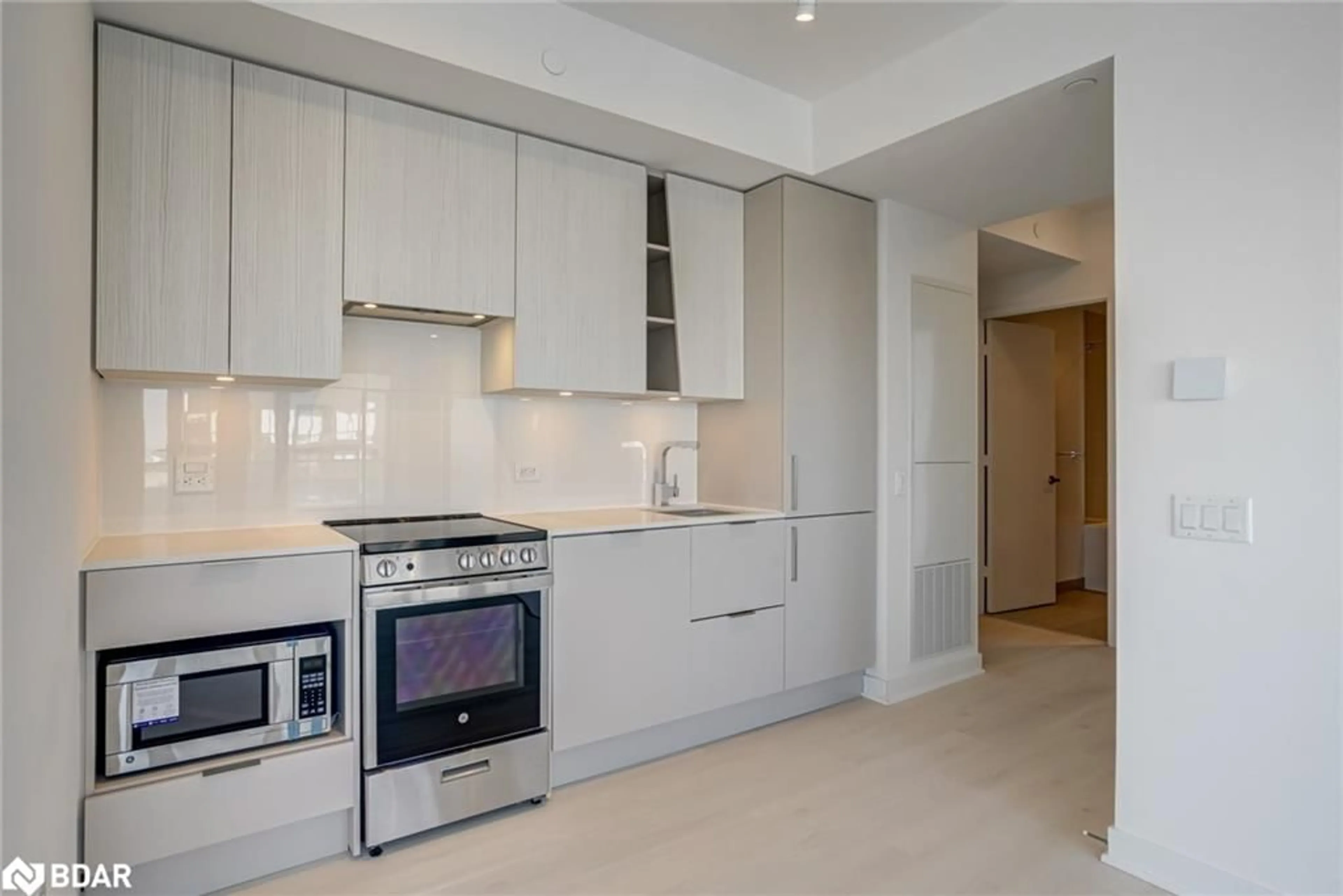Standard kitchen, unknown for 3900 Confederation Pky #4710, Mississauga Ontario L5B 0M3