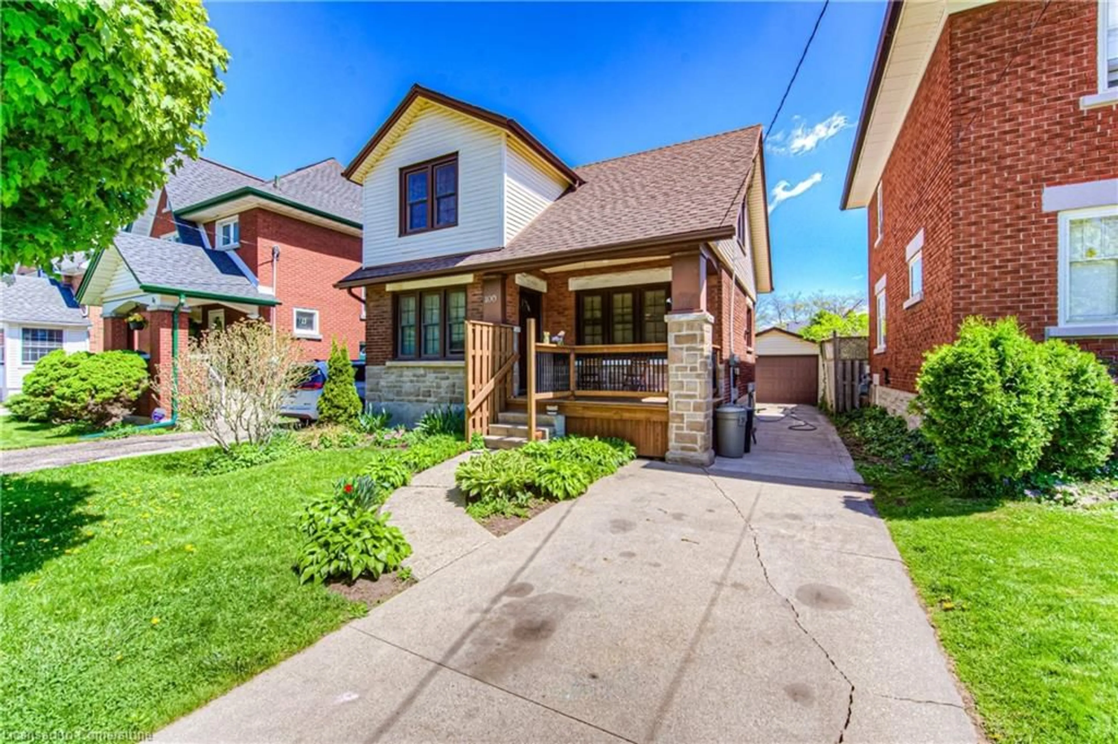 Home with brick exterior material, street for 100 Lydia St, Kitchener Ontario N2H 1V7