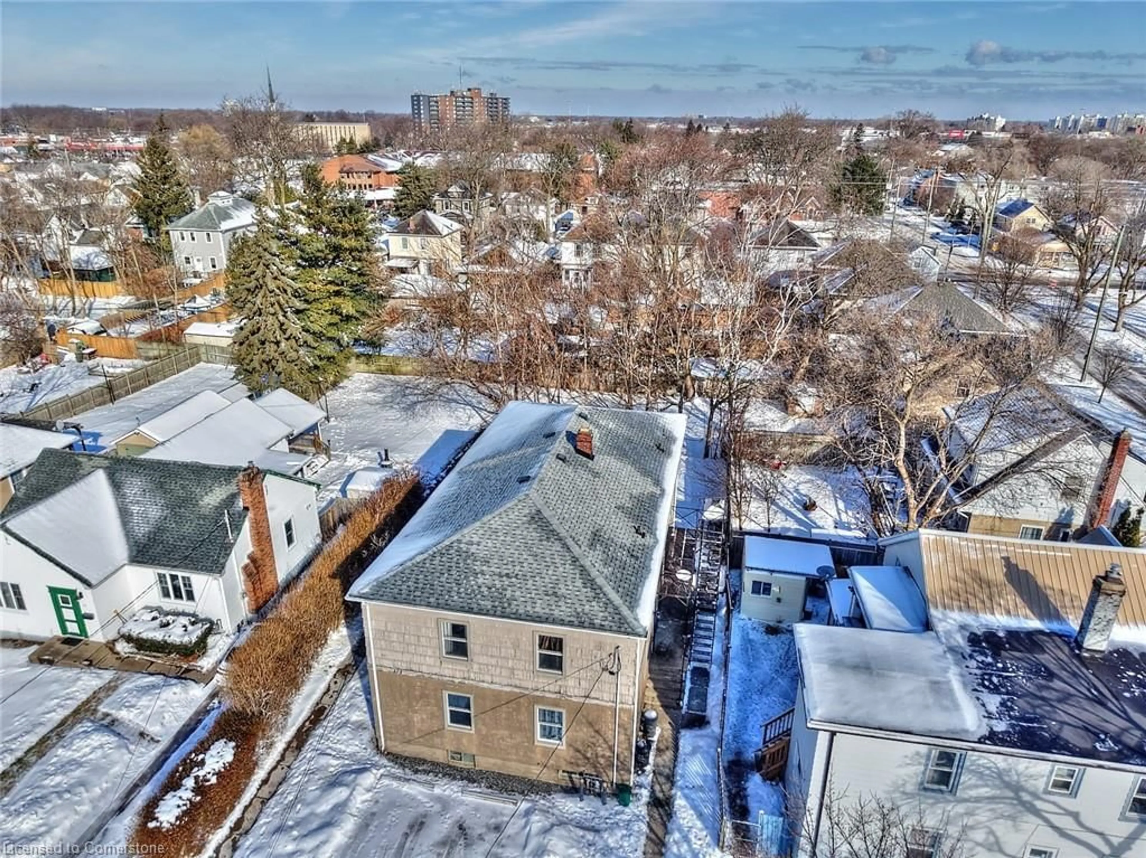A pic from outside/outdoor area/front of a property/back of a property/a pic from drone, city buildings view from balcony for 175 Pleasant Ave, St. Catharines Ontario L2R 1Y6