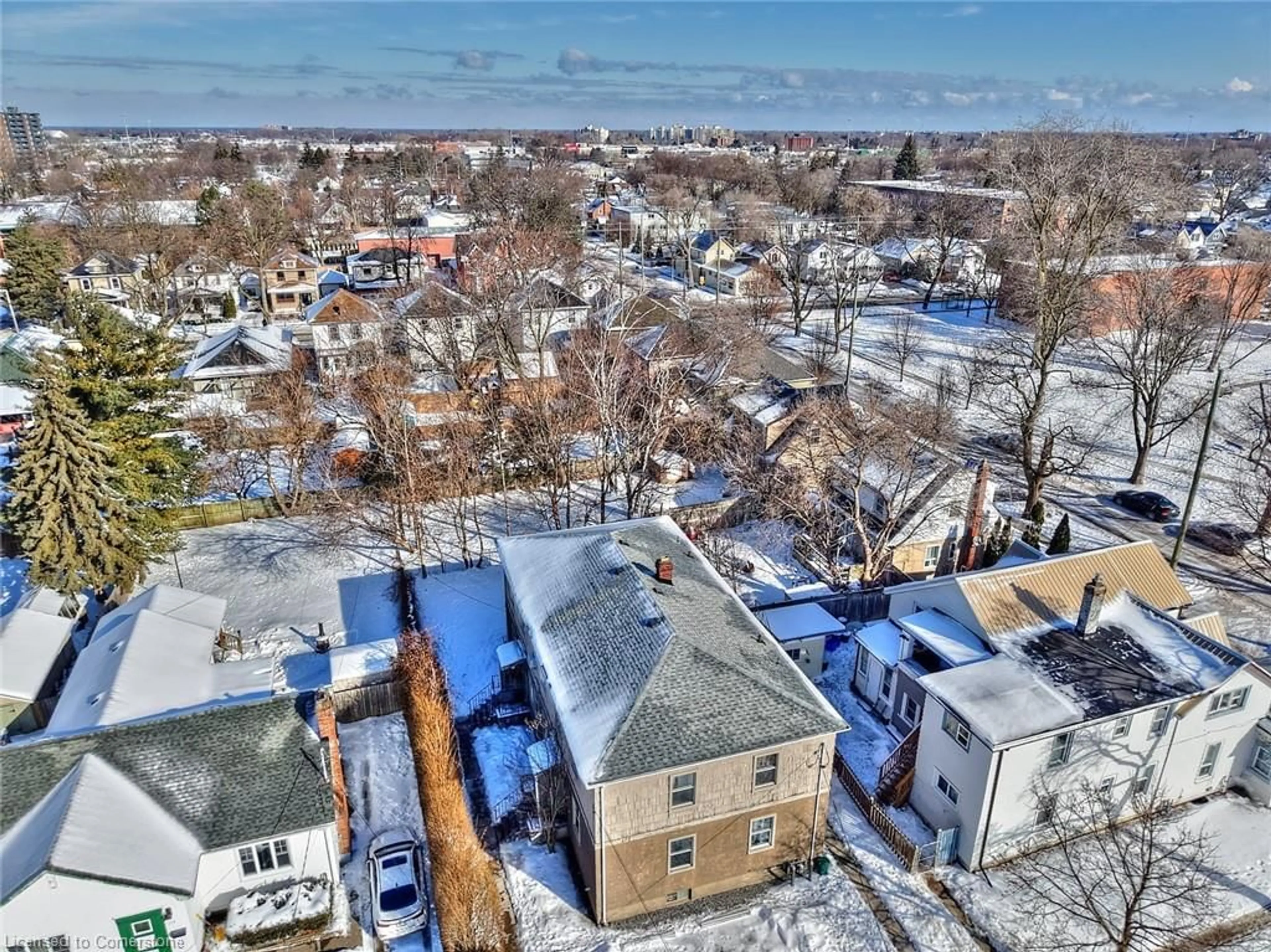 A pic from outside/outdoor area/front of a property/back of a property/a pic from drone, city buildings view from balcony for 175 Pleasant Ave, St. Catharines Ontario L2R 1Y6