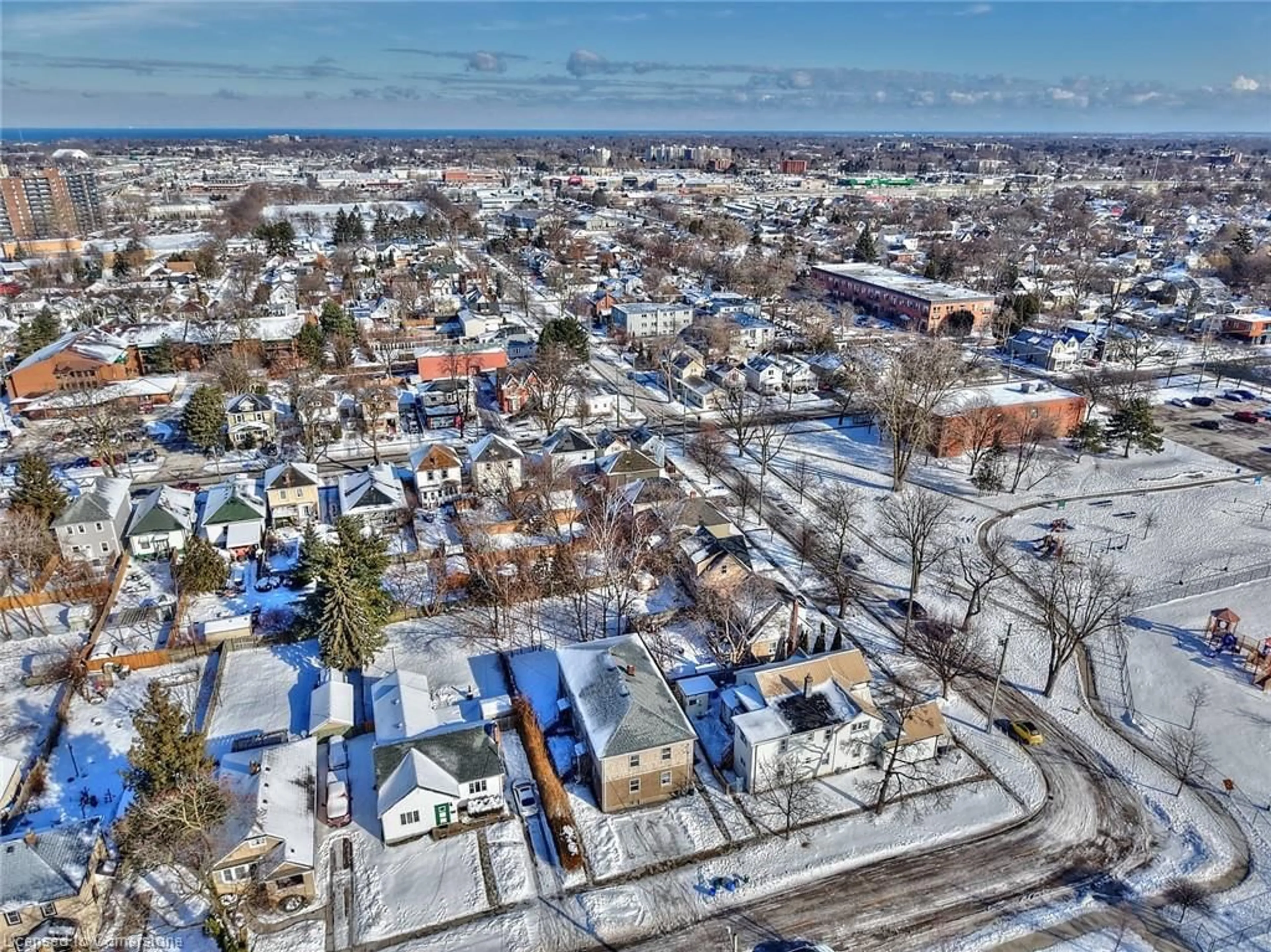 A pic from outside/outdoor area/front of a property/back of a property/a pic from drone, street for 175 Pleasant Ave, St. Catharines Ontario L2R 1Y6