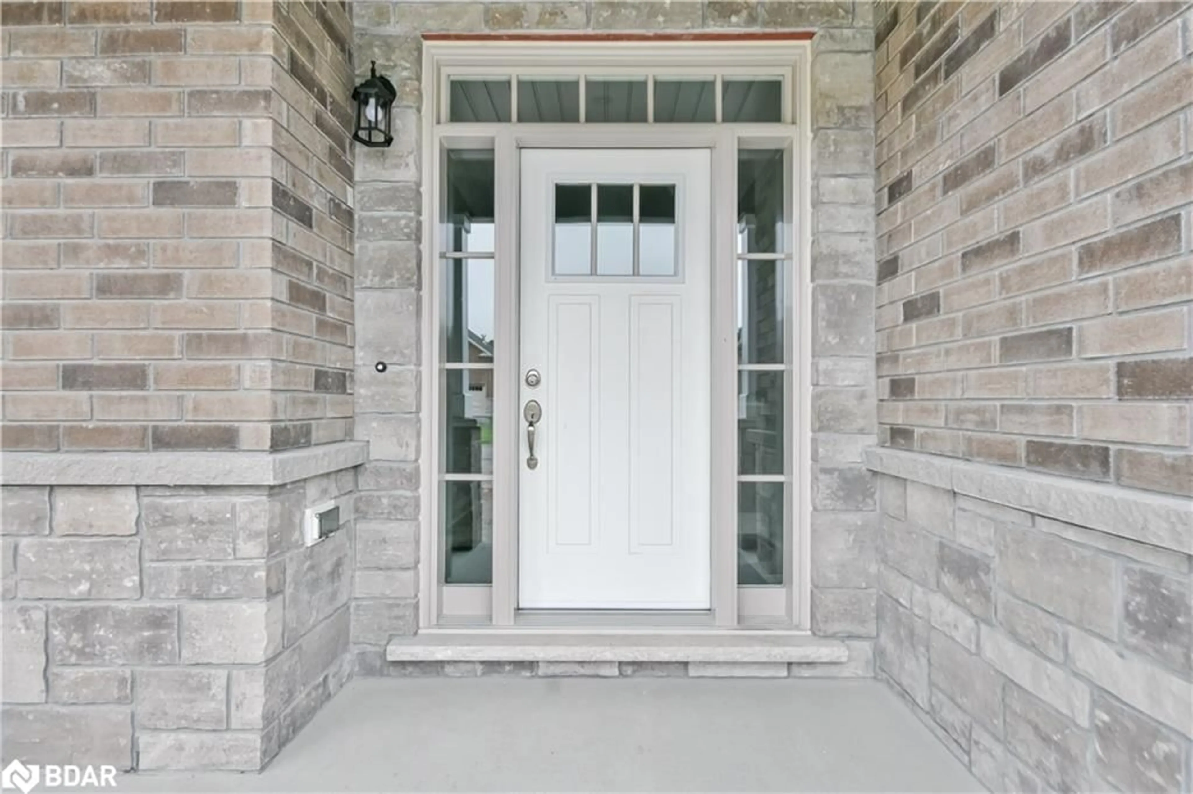 Indoor entryway for 433 Russ Howard Dr, Midland Ontario L4R 0A6
