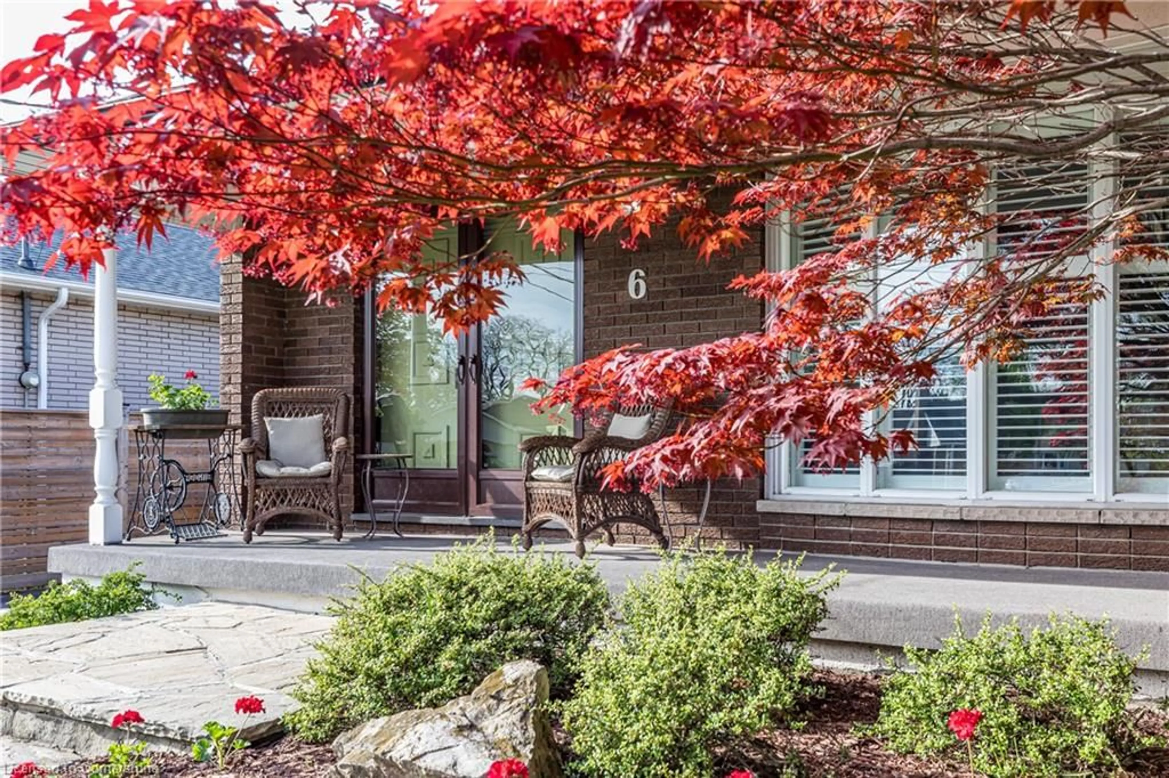 Patio, street for 6 Croydon Crt, Hamilton Ontario L8T 2W1