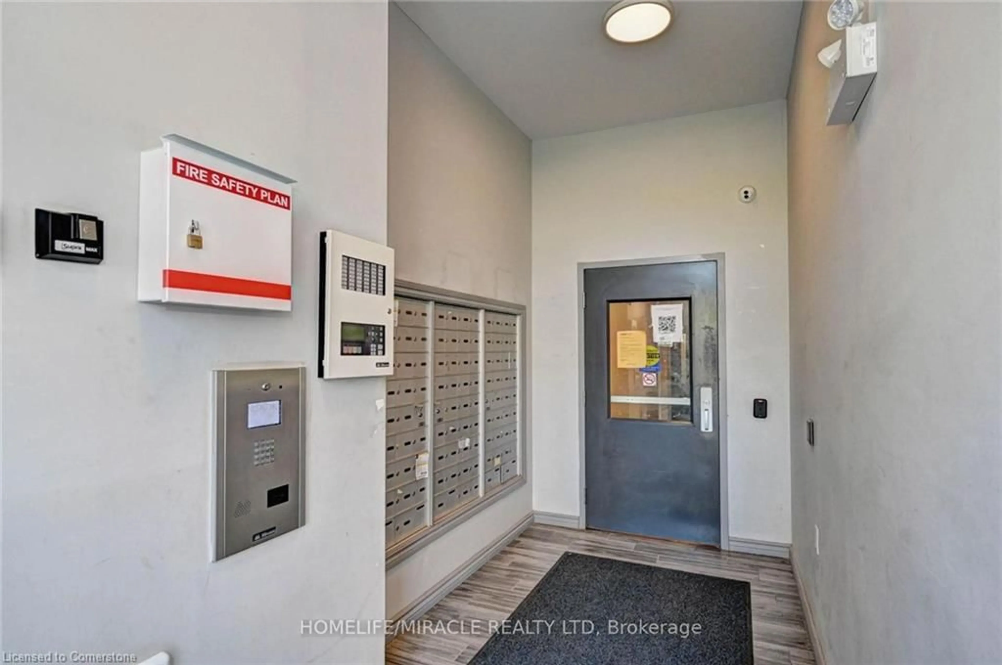 Indoor foyer for 275 Larch St #209F, Waterloo Ontario N2L 3R2