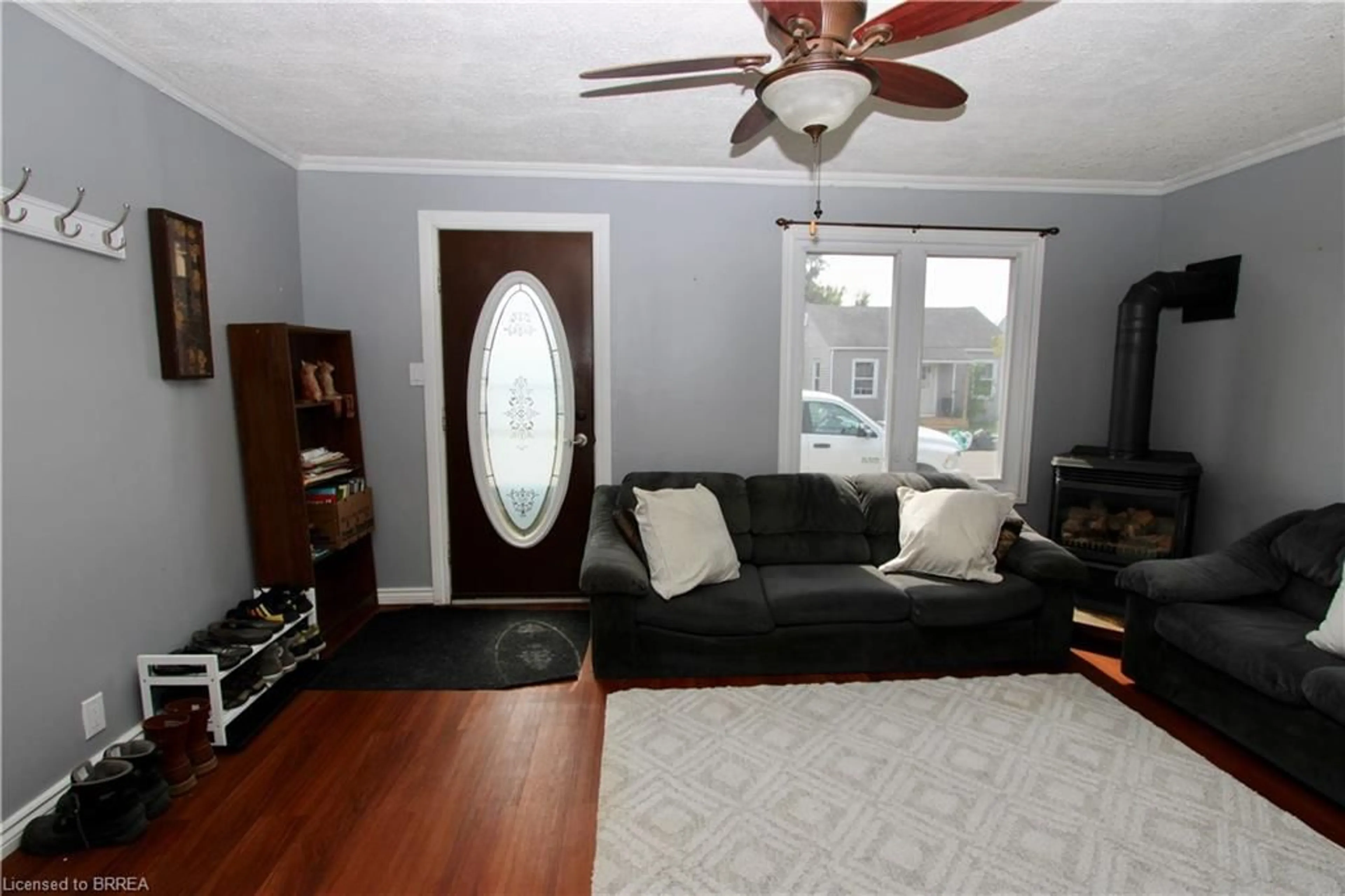 Living room with furniture, wood/laminate floor for 61 Ninth Ave, Brantford Ontario N3S 1E3