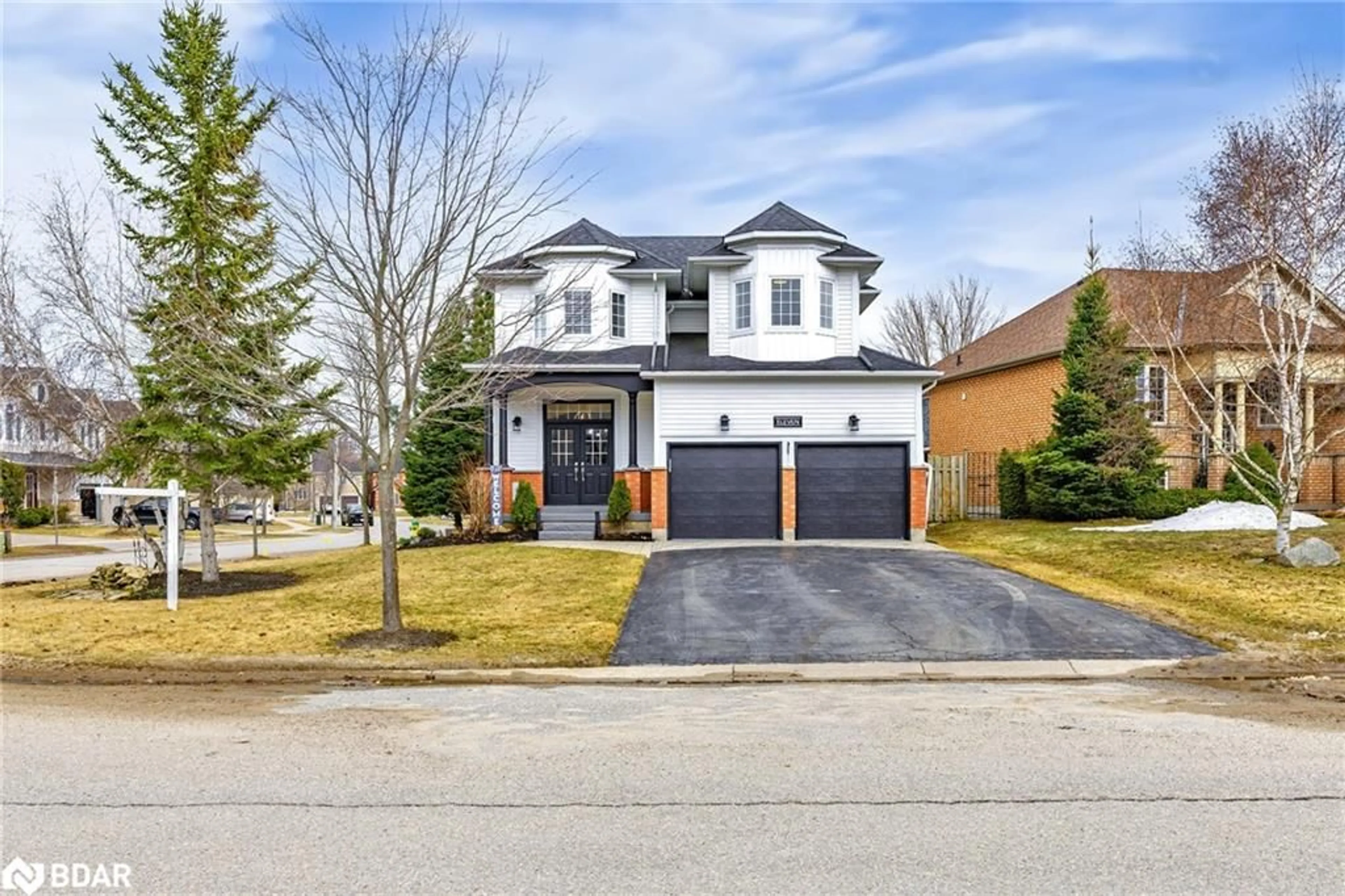 Home with brick exterior material, street for 11 Kensington Trail, Barrie Ontario L4N 0K5