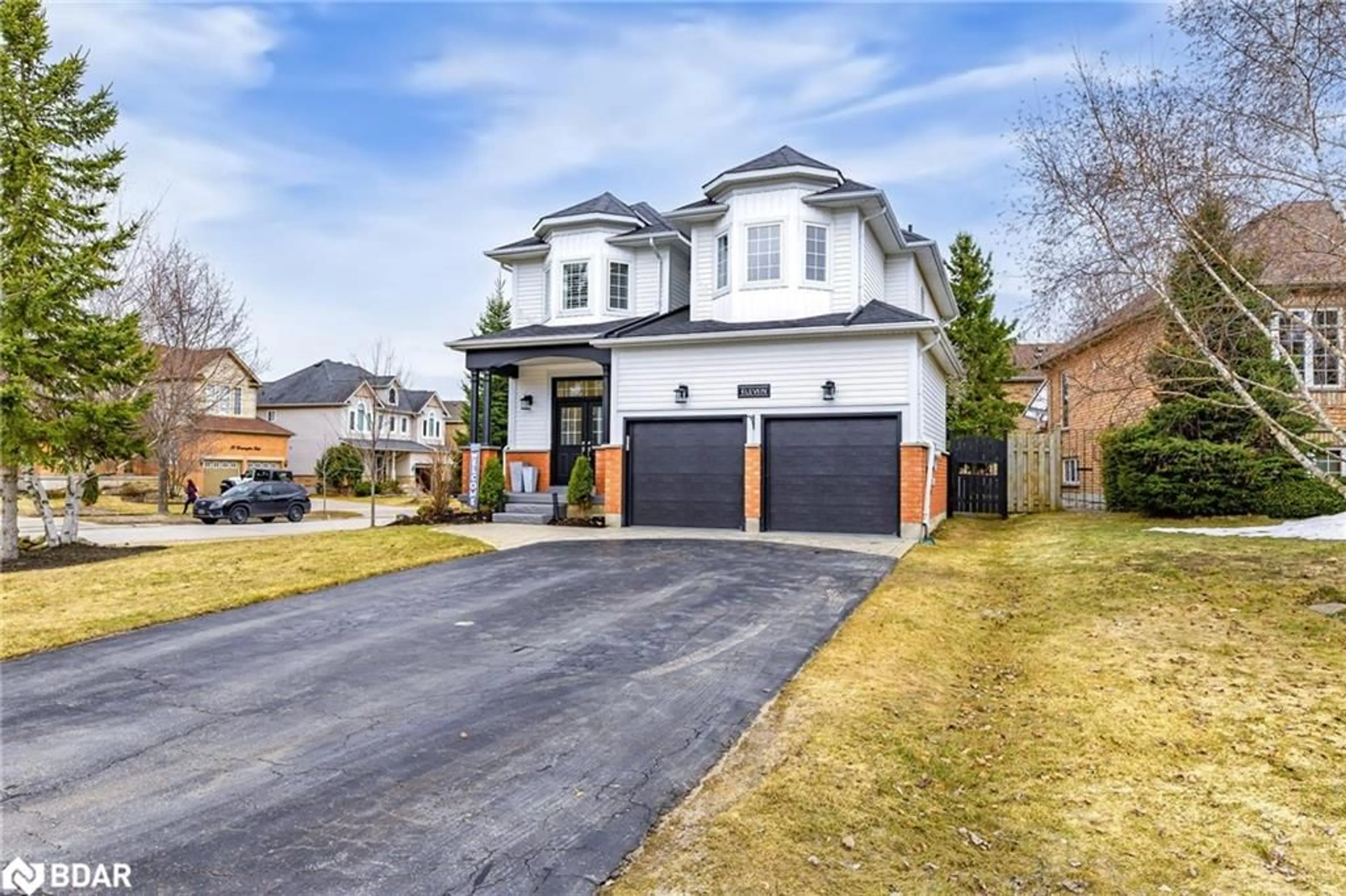 Home with brick exterior material, street for 11 Kensington Trail, Barrie Ontario L4N 0K5