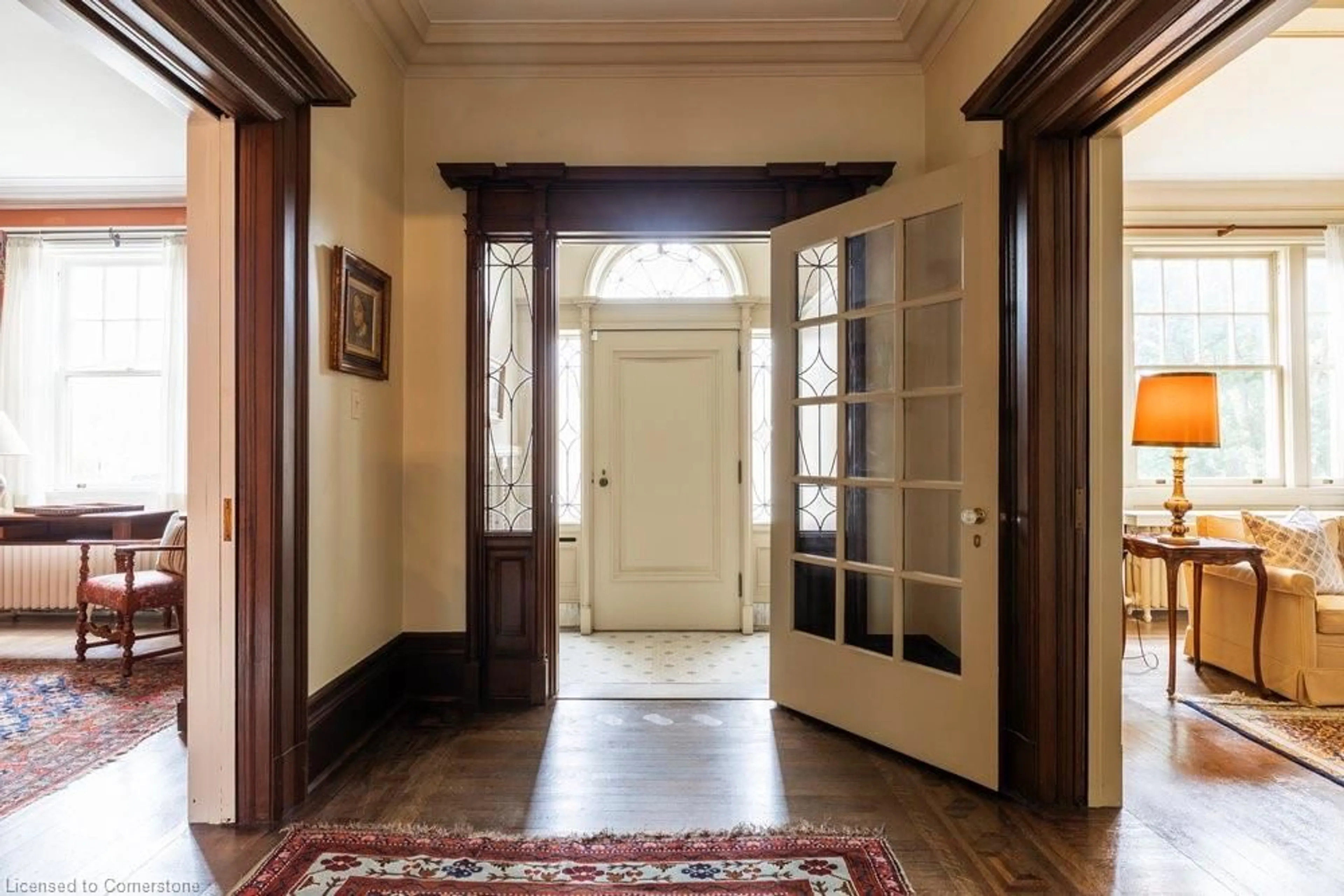 Indoor foyer for 45 Markland St, Hamilton Ontario L8P 2J5