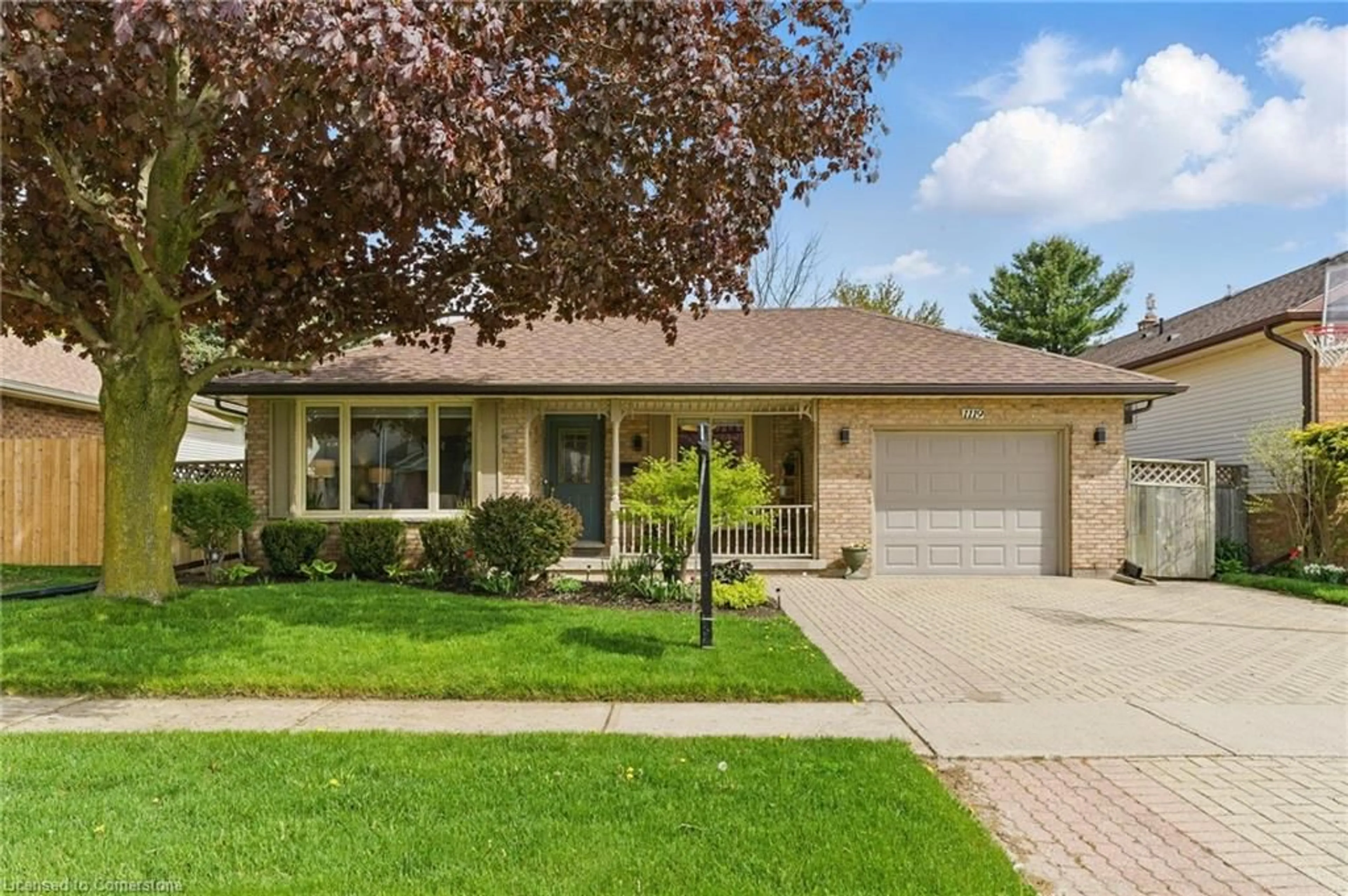 Home with vinyl exterior material, street for 1119 Iroquois Cres, Woodstock Ontario N4T 1C1