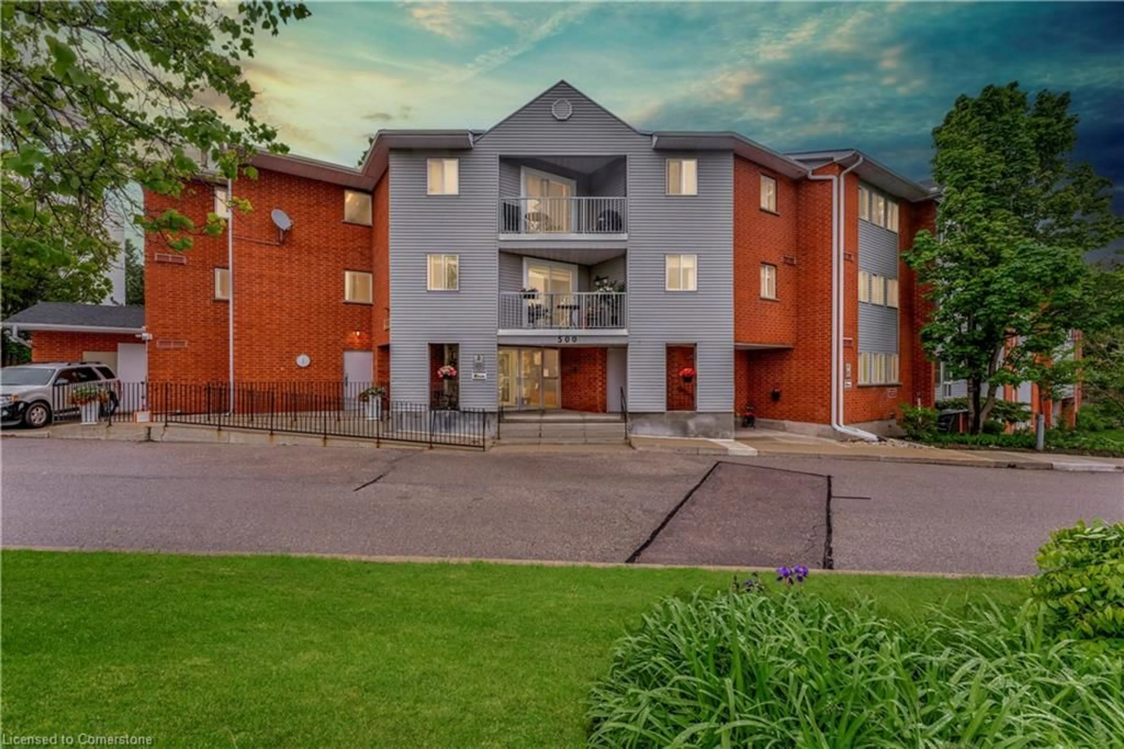 A pic from outside/outdoor area/front of a property/back of a property/a pic from drone, building for 500 Westmount Rd #101, Kitchener Ontario N2M 5M9