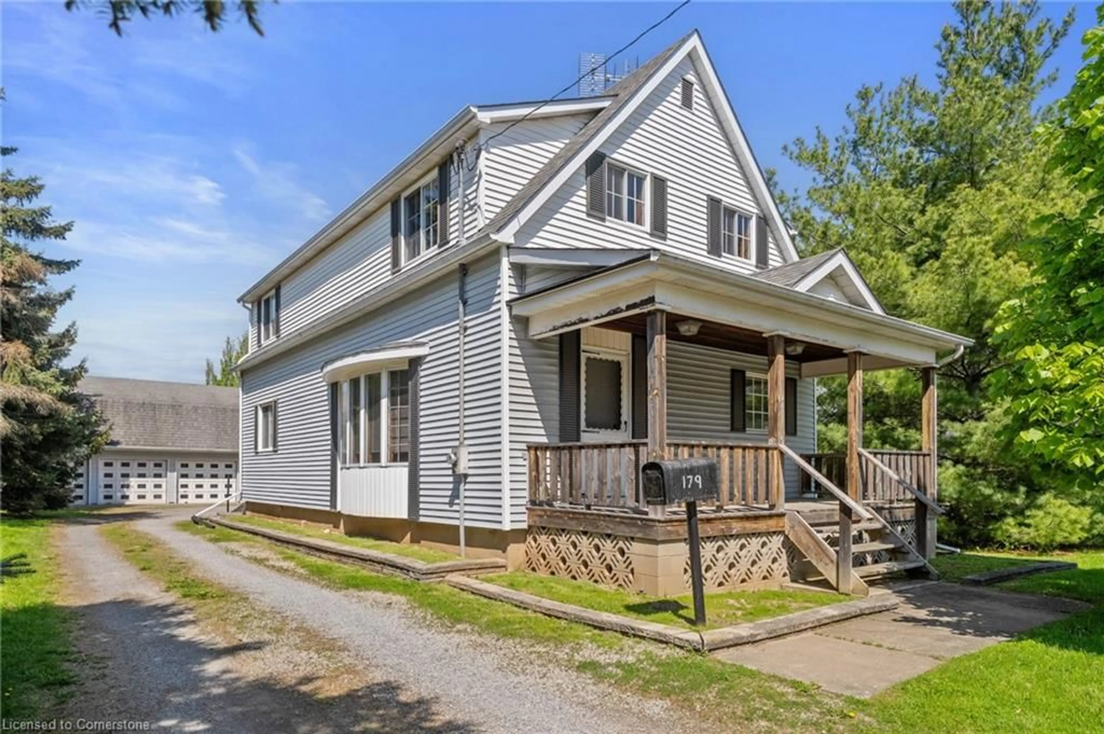 Home with vinyl exterior material, street for 179 Louth 1st St, St. Catharines Ontario L2W 0A2