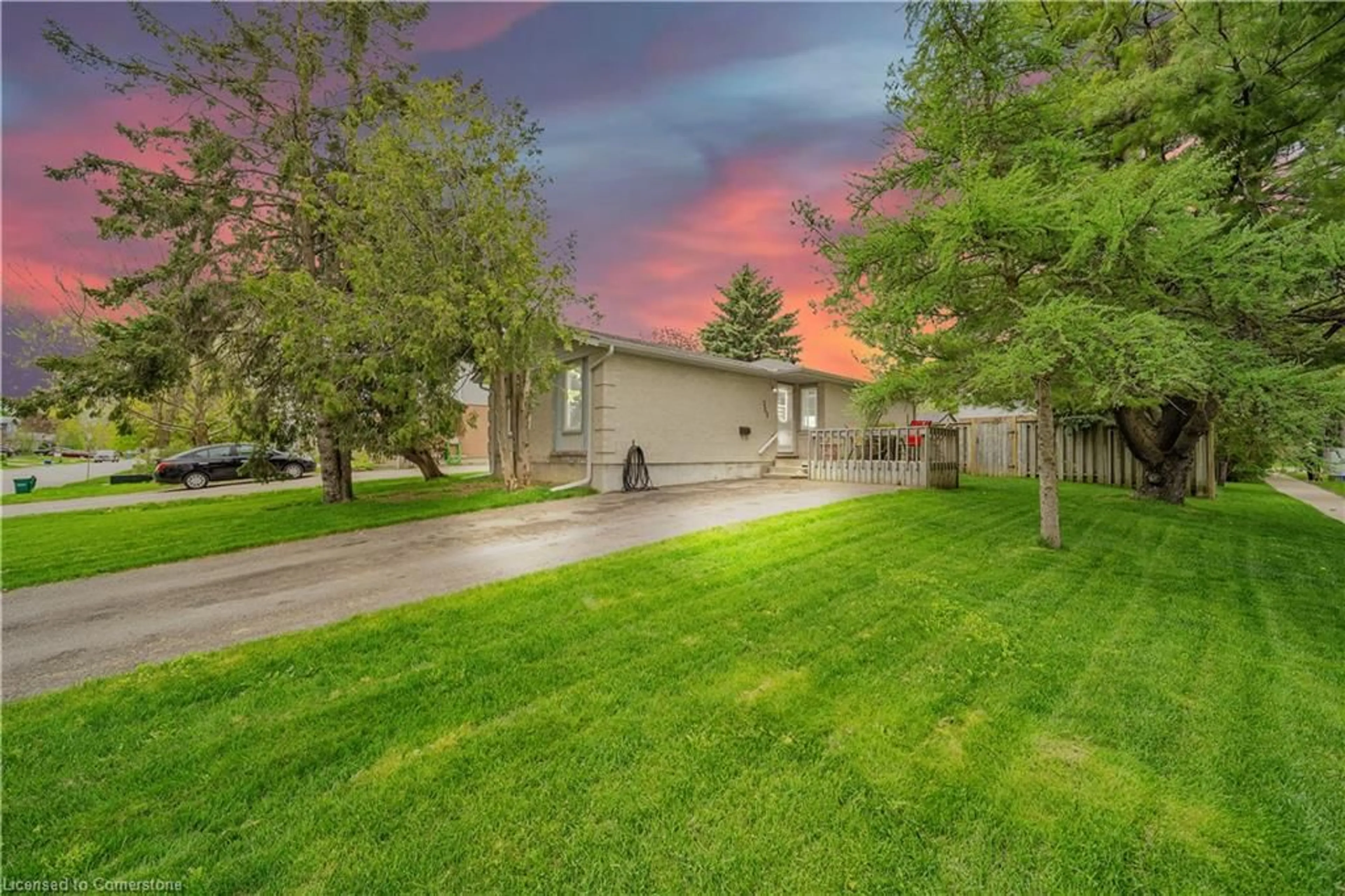 A pic from outside/outdoor area/front of a property/back of a property/a pic from drone, street for 355 Stornoway Dr, Fergus Ontario N1M 3K9
