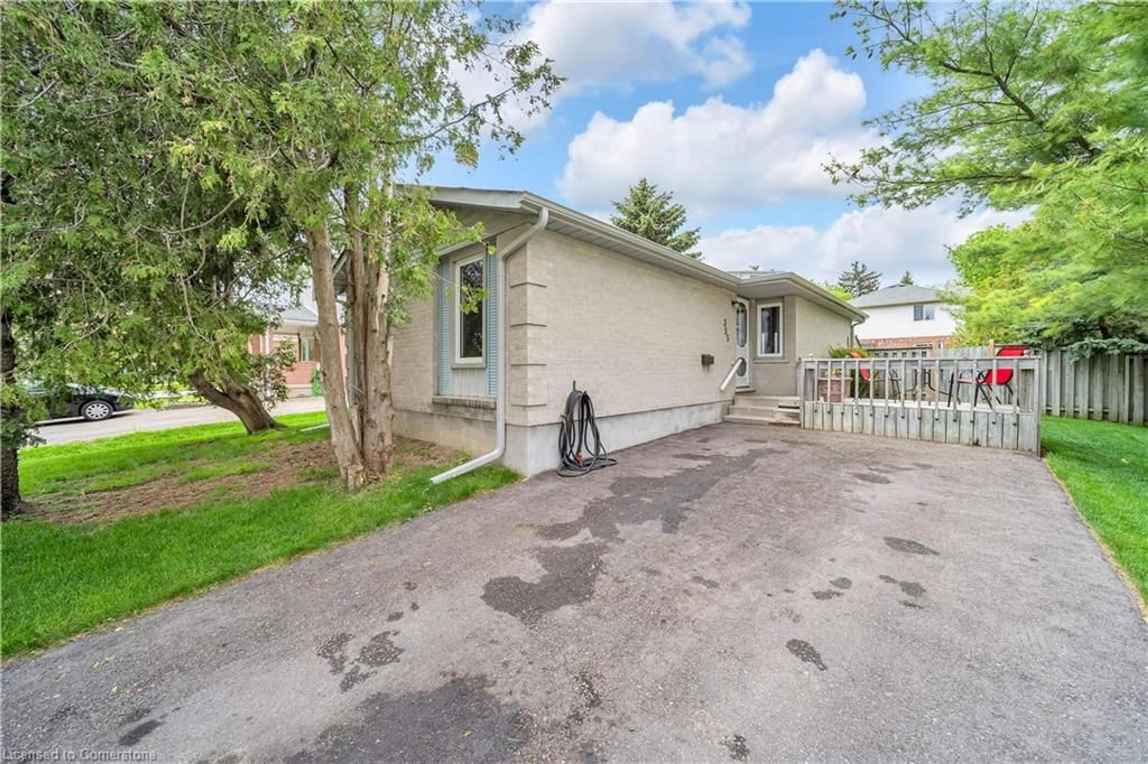 Unknown for 355 Stornoway Dr, Fergus Ontario N1M 3K9