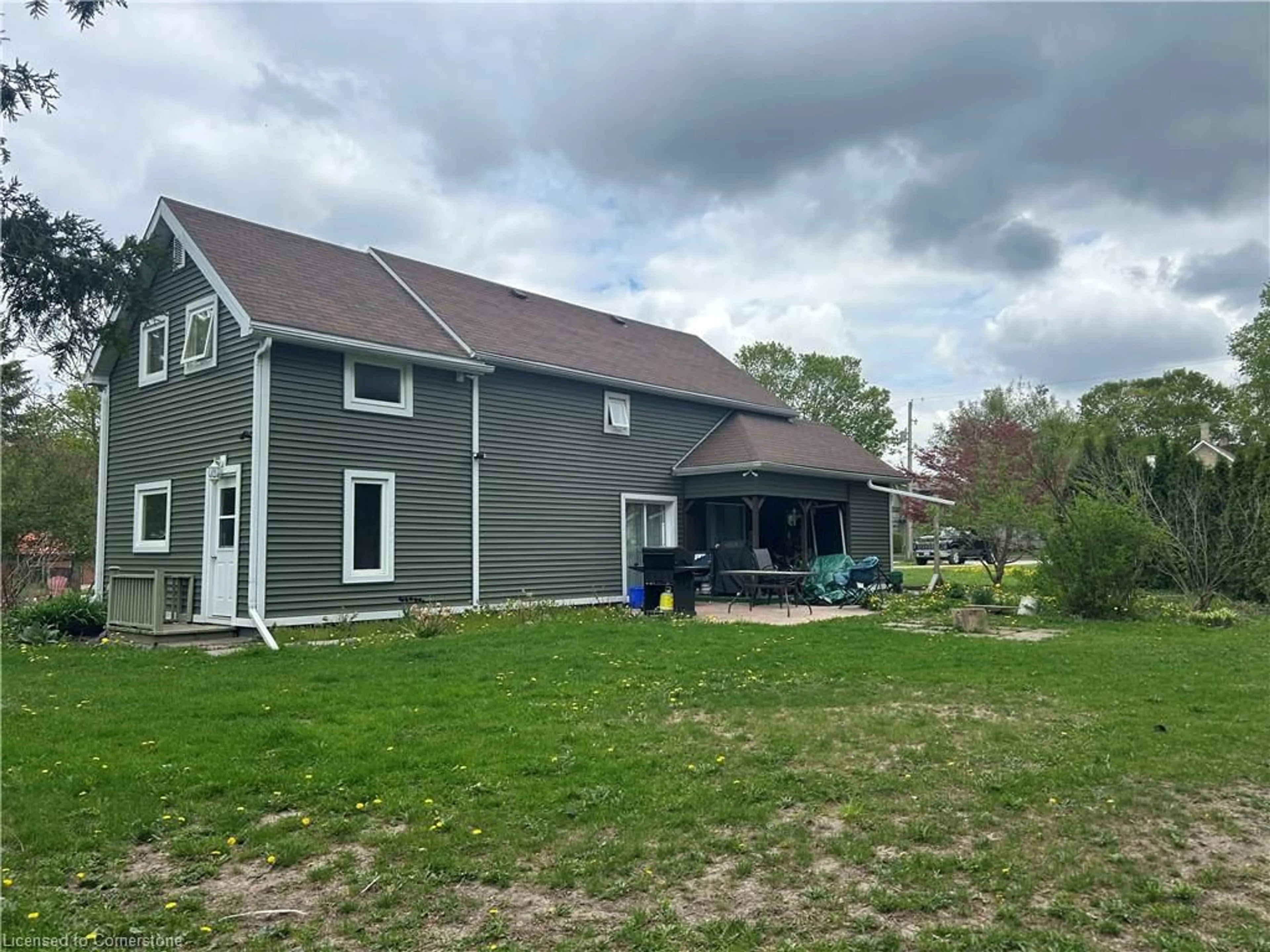 A pic from outside/outdoor area/front of a property/back of a property/a pic from drone, unknown for 101 King St, Tiverton Ontario N0G 2T0