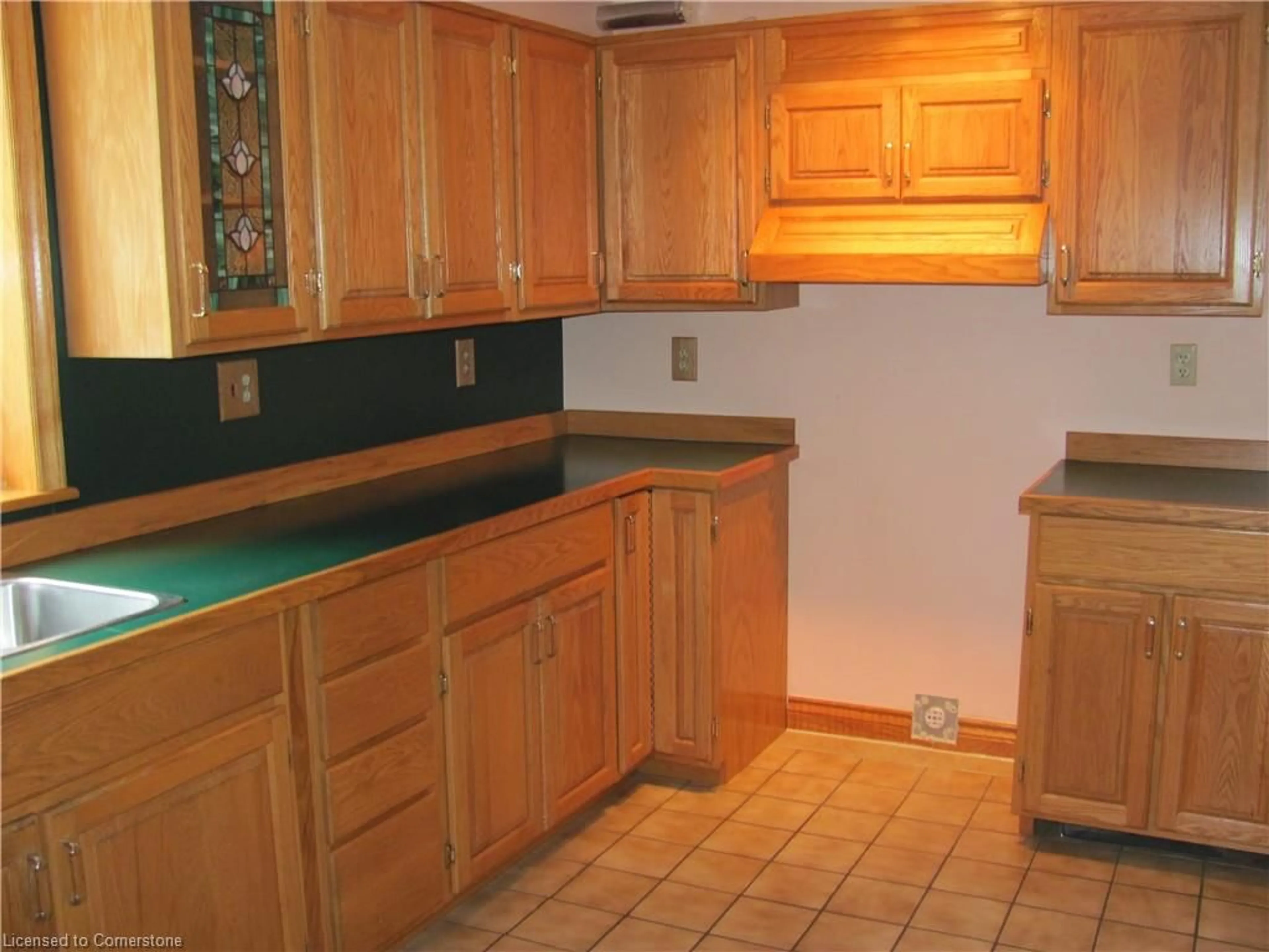 Standard kitchen, unknown for 101 King St, Tiverton Ontario N0G 2T0