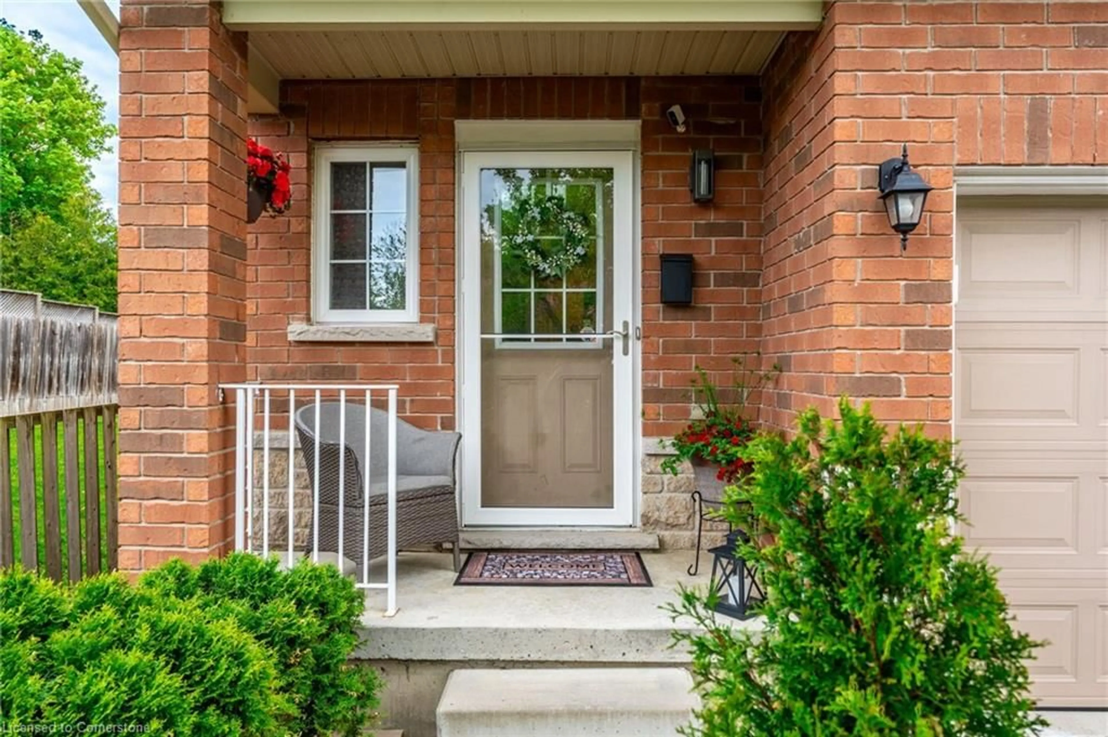 Indoor entryway for 1461 Upper Gage Ave #6, Hamilton Ontario L8W 1E6