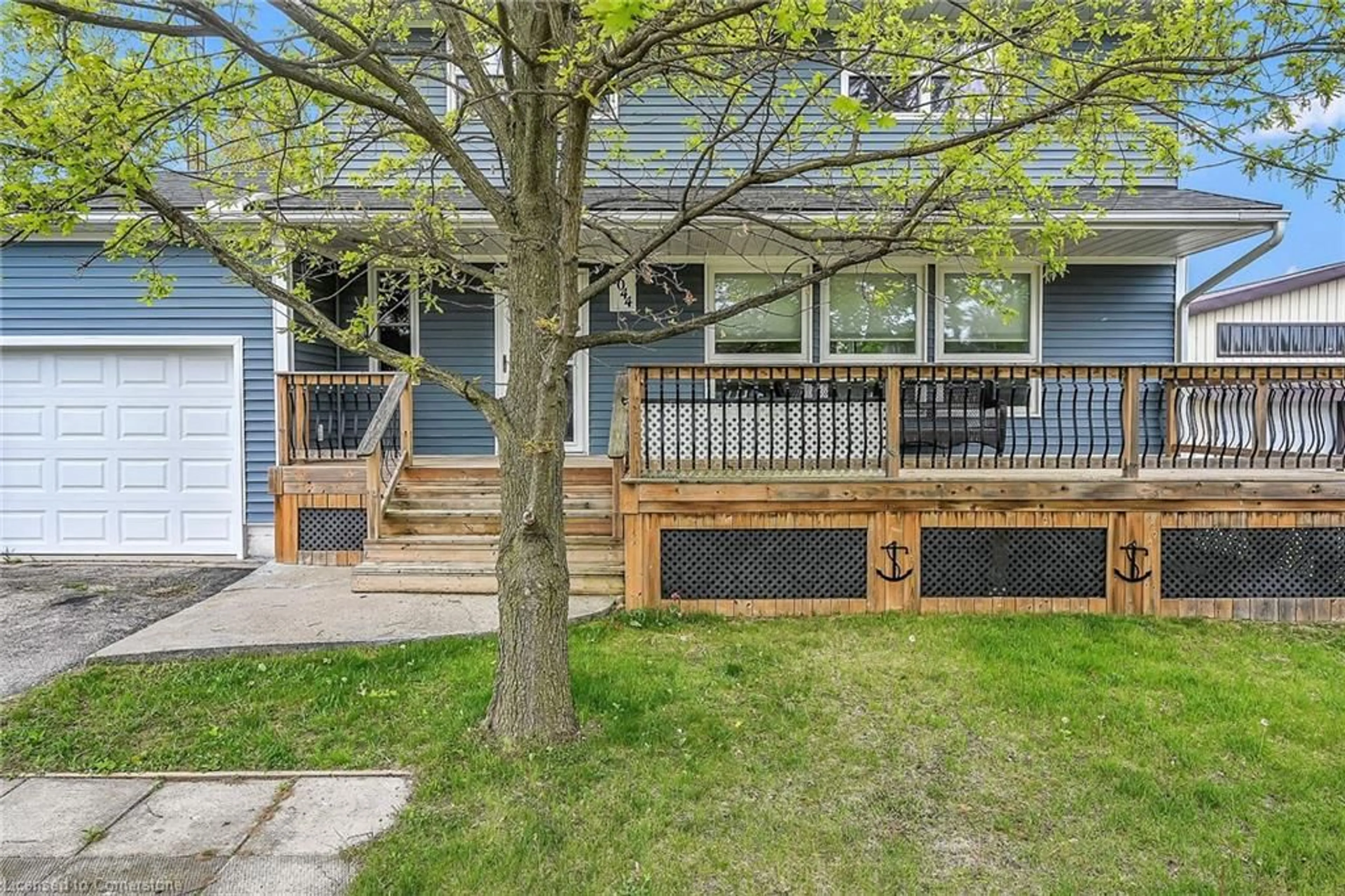 Patio, street for 1044 Main St, Port Dover Ontario N0A 1N2