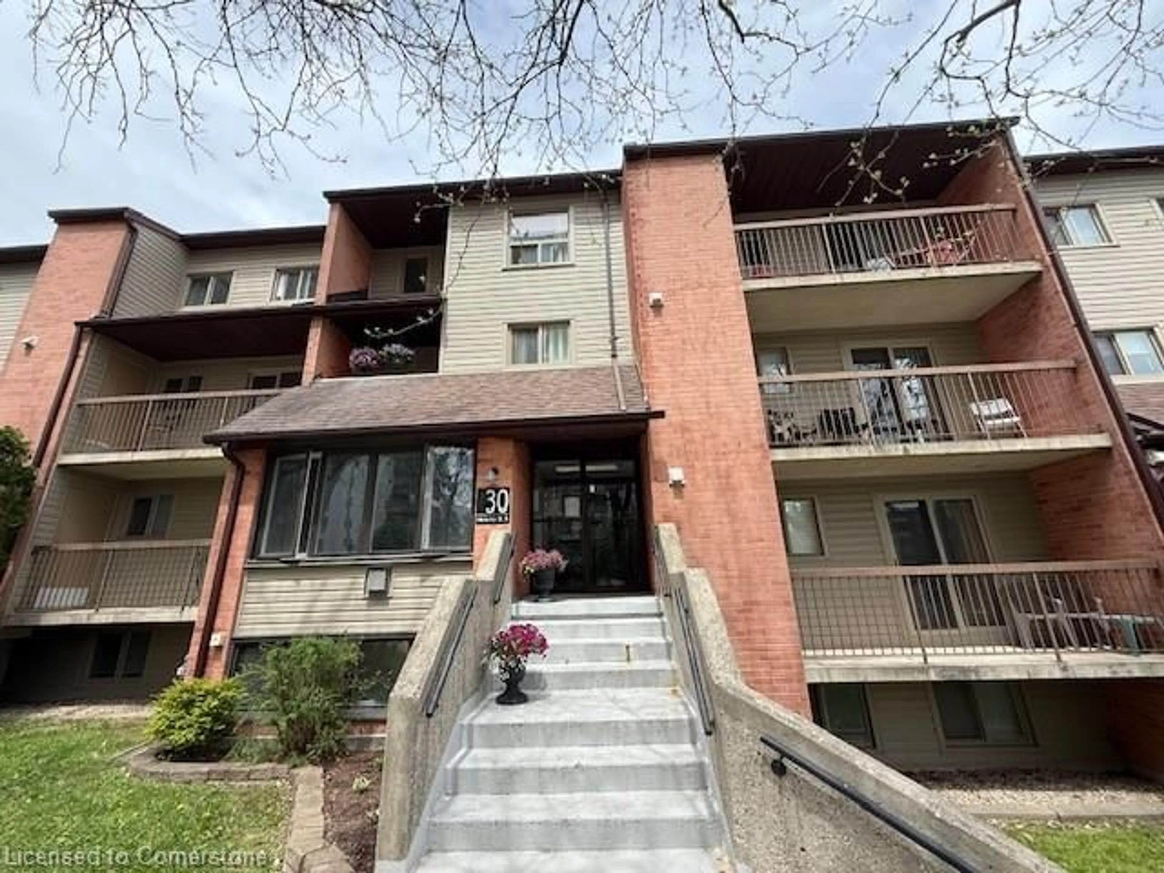 Unknown for 30 Hickory St #111, Waterloo Ontario N2J 4L4