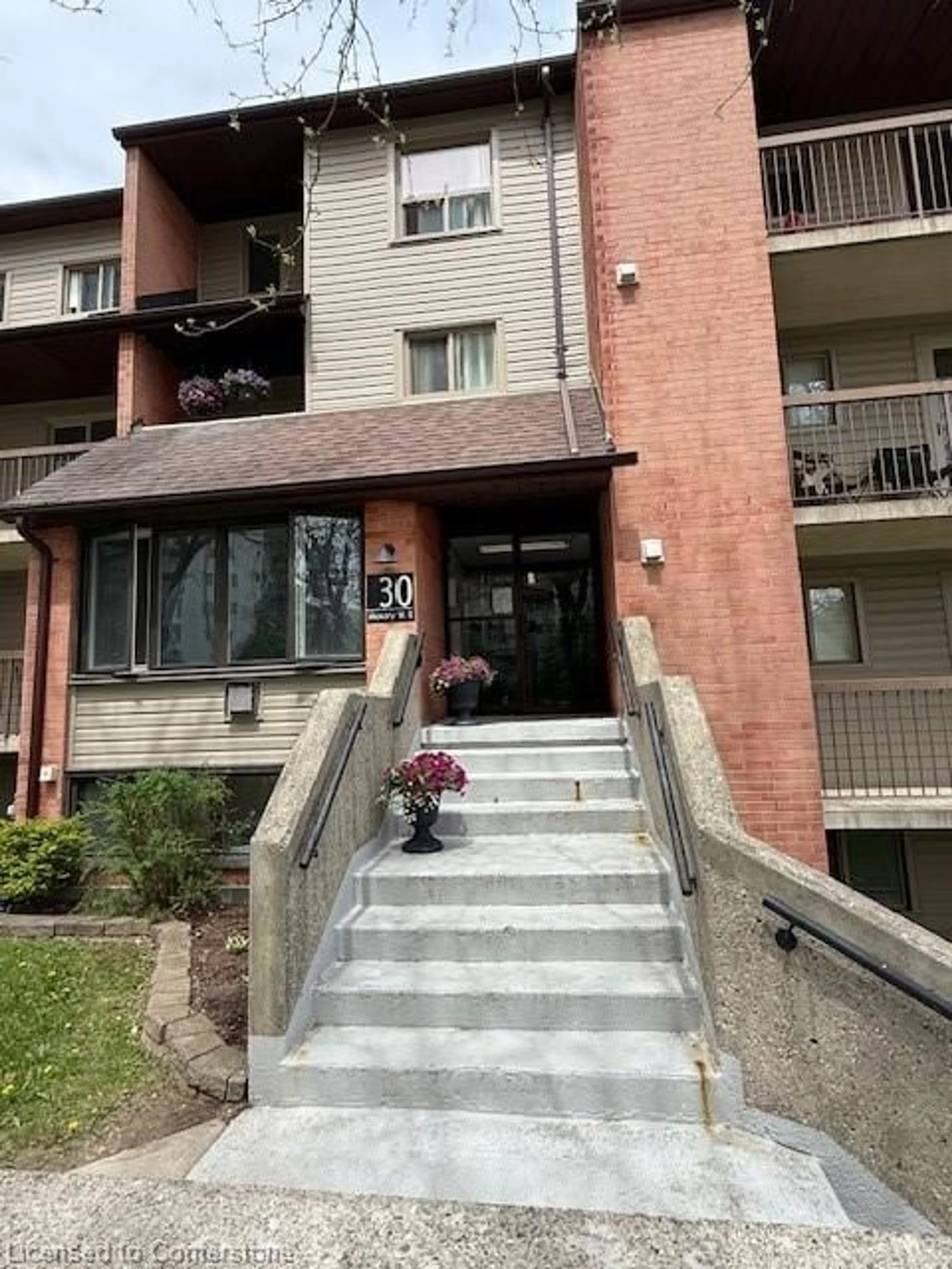 Unknown for 30 Hickory St #111, Waterloo Ontario N2J 4L4