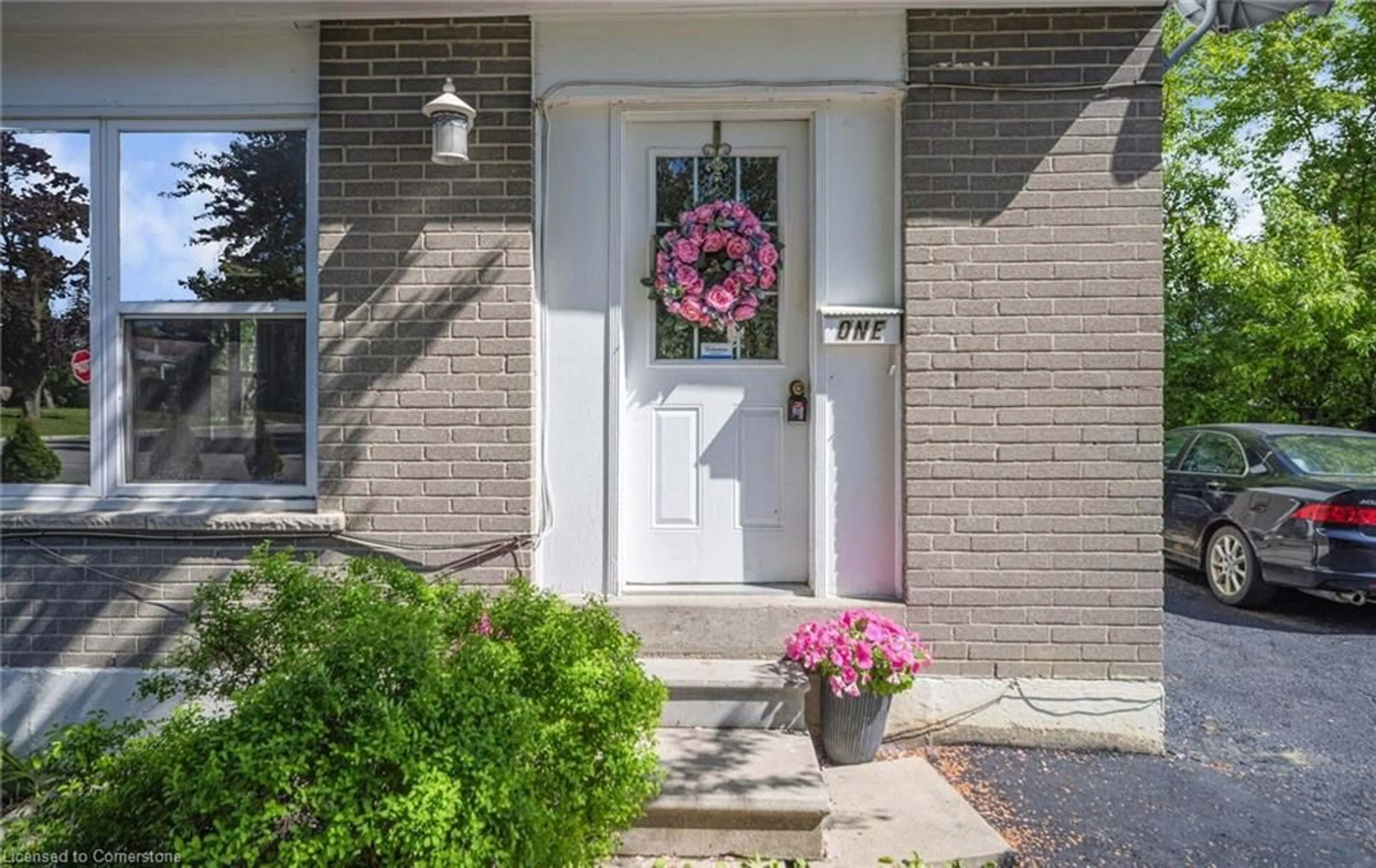 Indoor entryway for 1 Finchley Cres, Brampton Ontario L6T 3P5