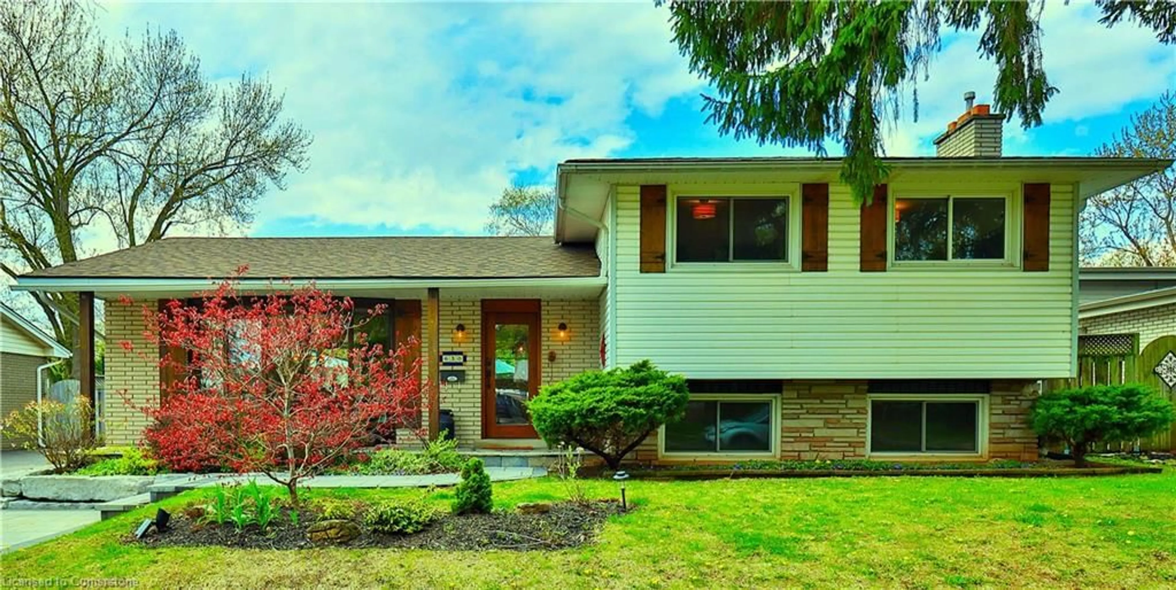 Home with brick exterior material, street for 630 Blue Forest Hill, Burlington Ontario L7L 4H3