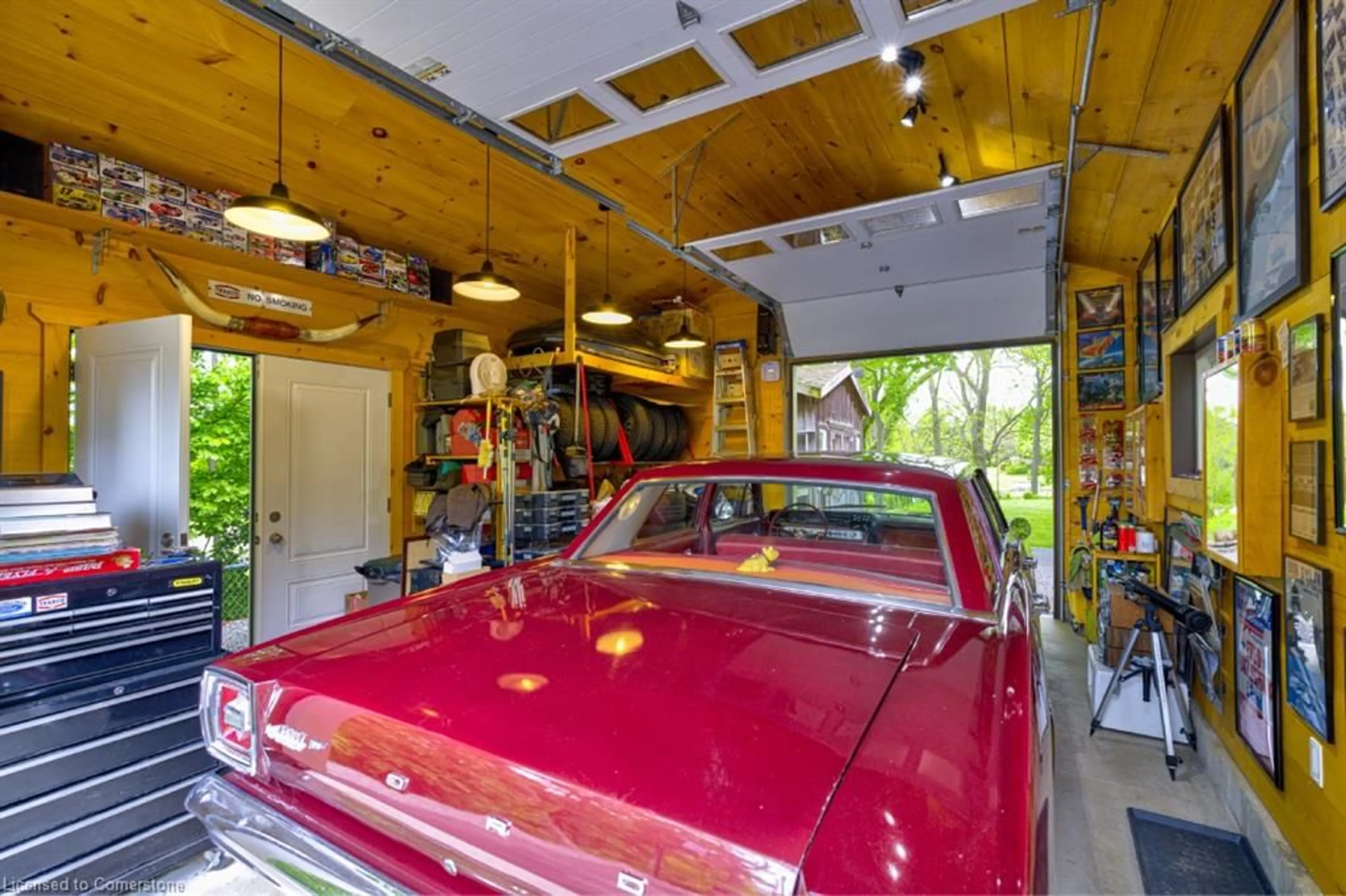 Indoor garage for 93 #8 Hwy, Flamborough Ontario L9H 4V6