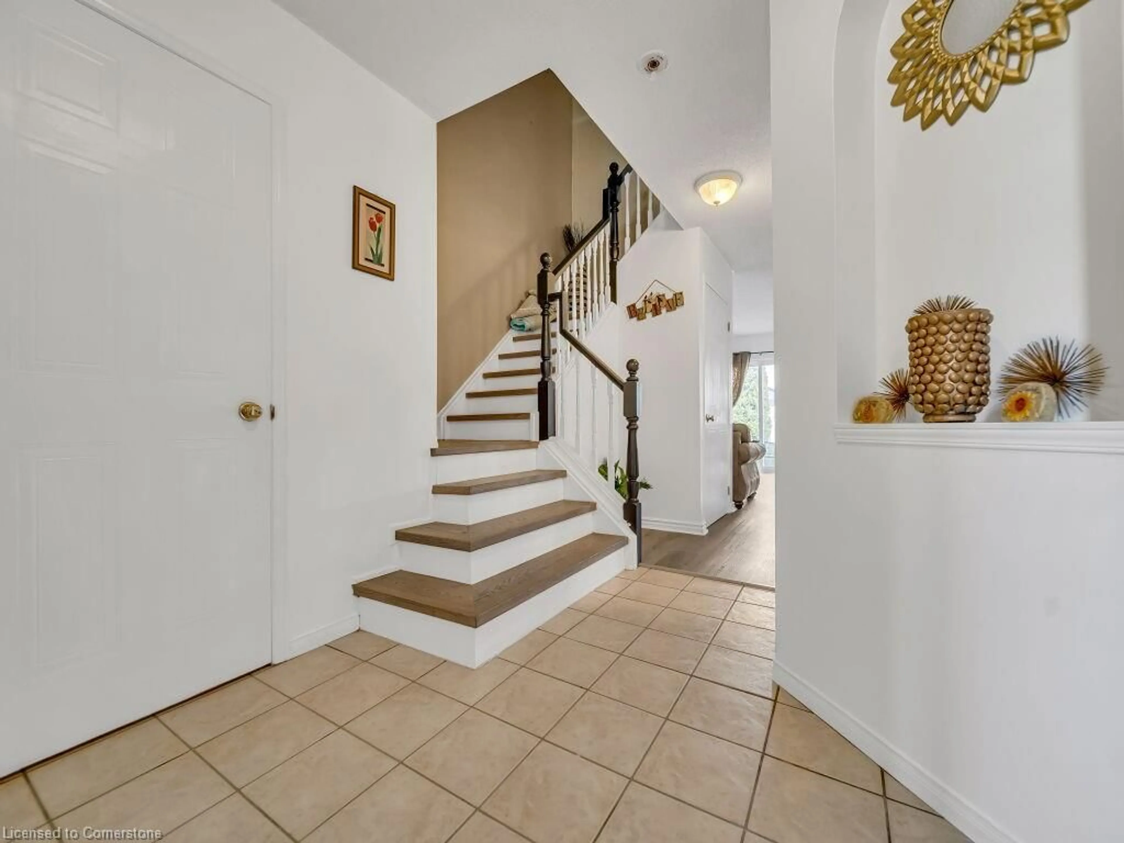 Indoor foyer for 78 Elma Pl, Cambridge Ontario N3C 4E7