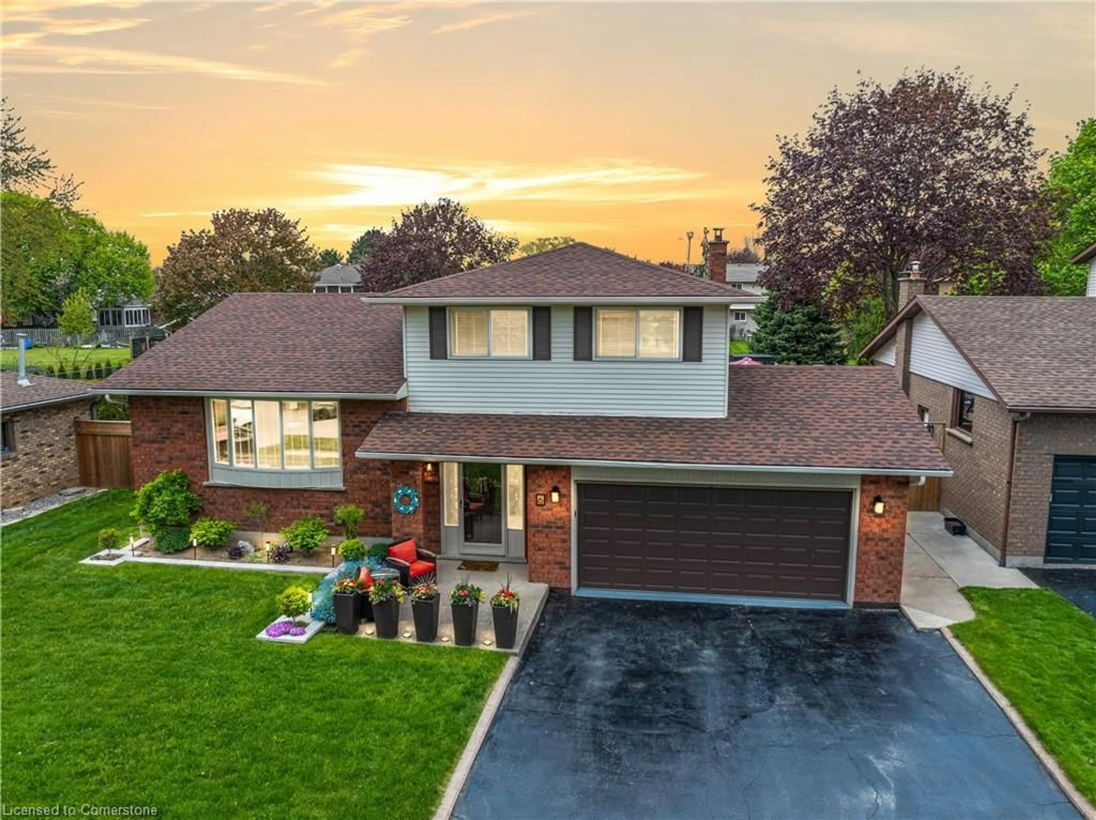 Home with brick exterior material, street for 6 Margaret Ave, Grimsby Ontario L3M 4S1
