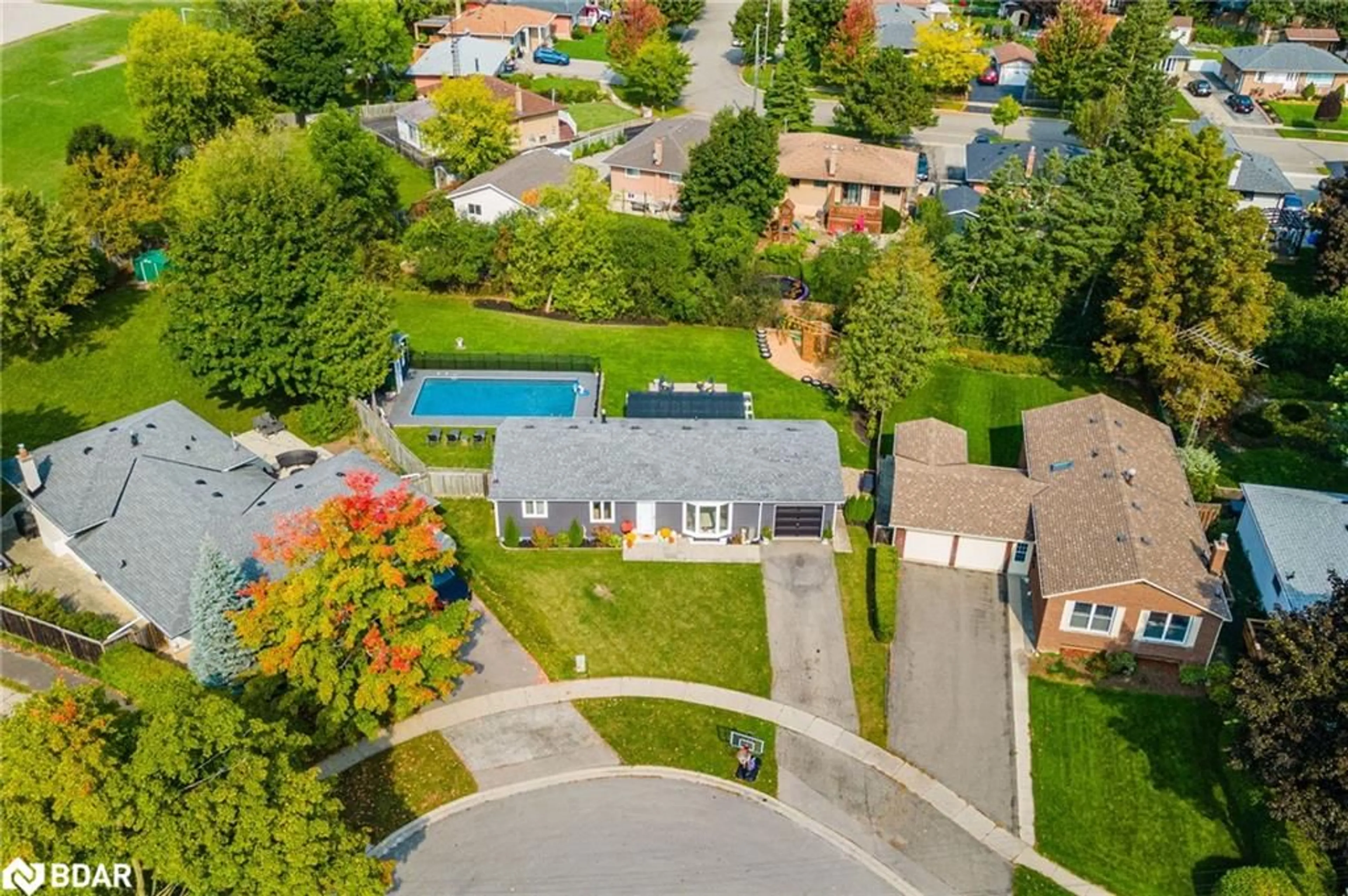 A pic from outside/outdoor area/front of a property/back of a property/a pic from drone, street for 14 Jessop Crt, Georgetown Ontario L7G 4P1