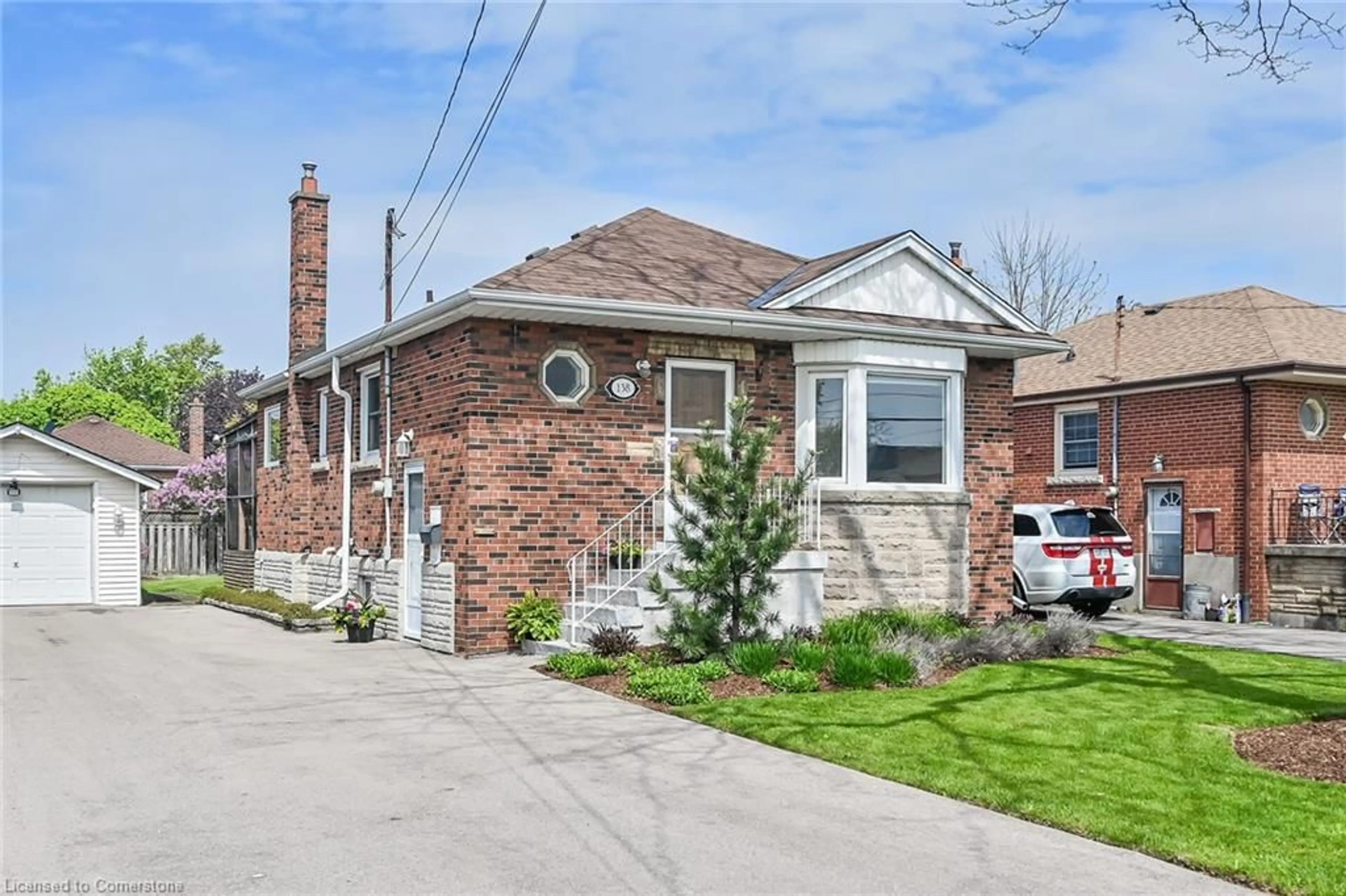 Home with brick exterior material, street for 138 East 33rd St, Hamilton Ontario L8V 3T4