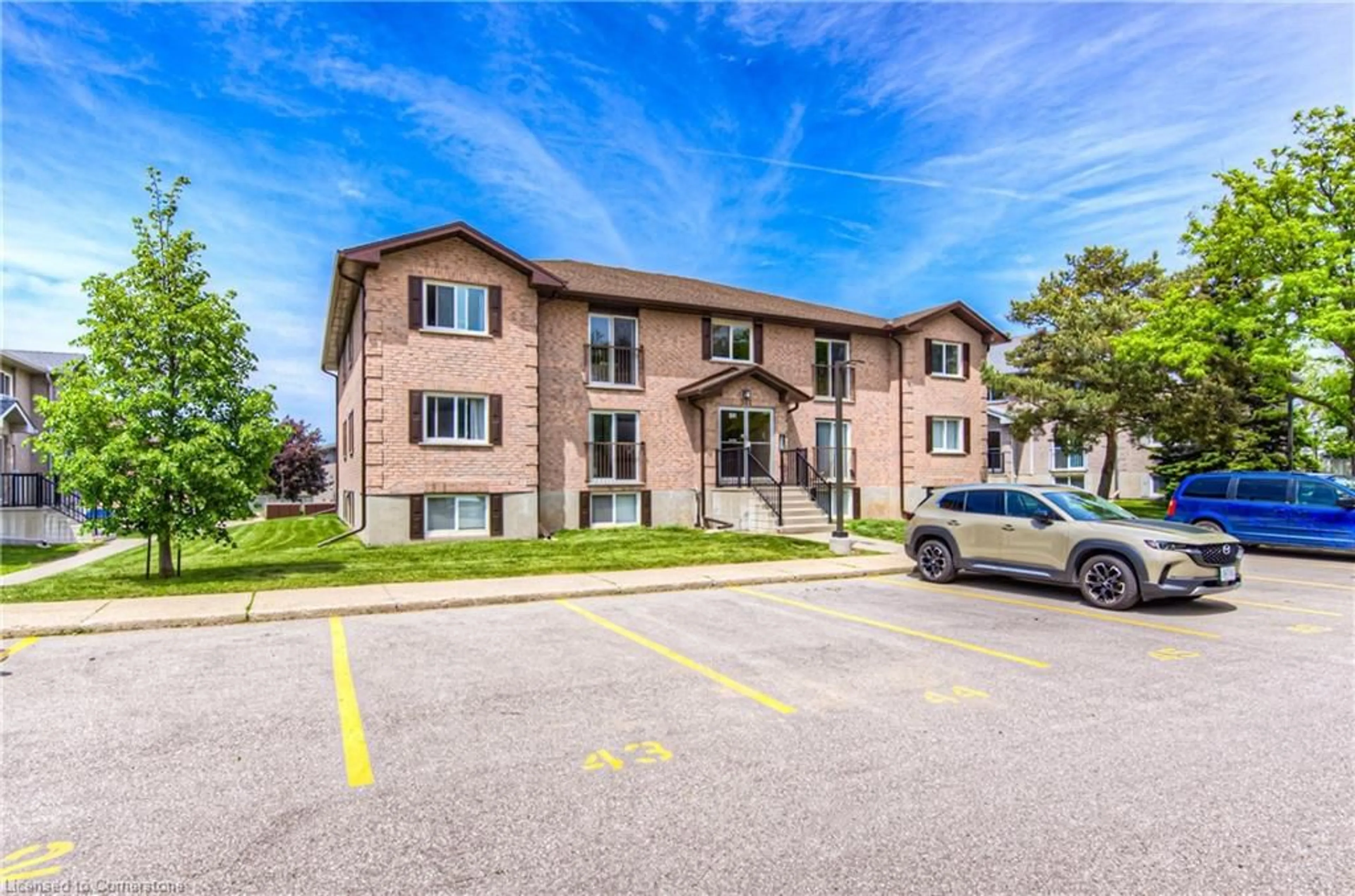 Unknown for 331 Northlake Dr #9, Waterloo Ontario N2V 1Z1