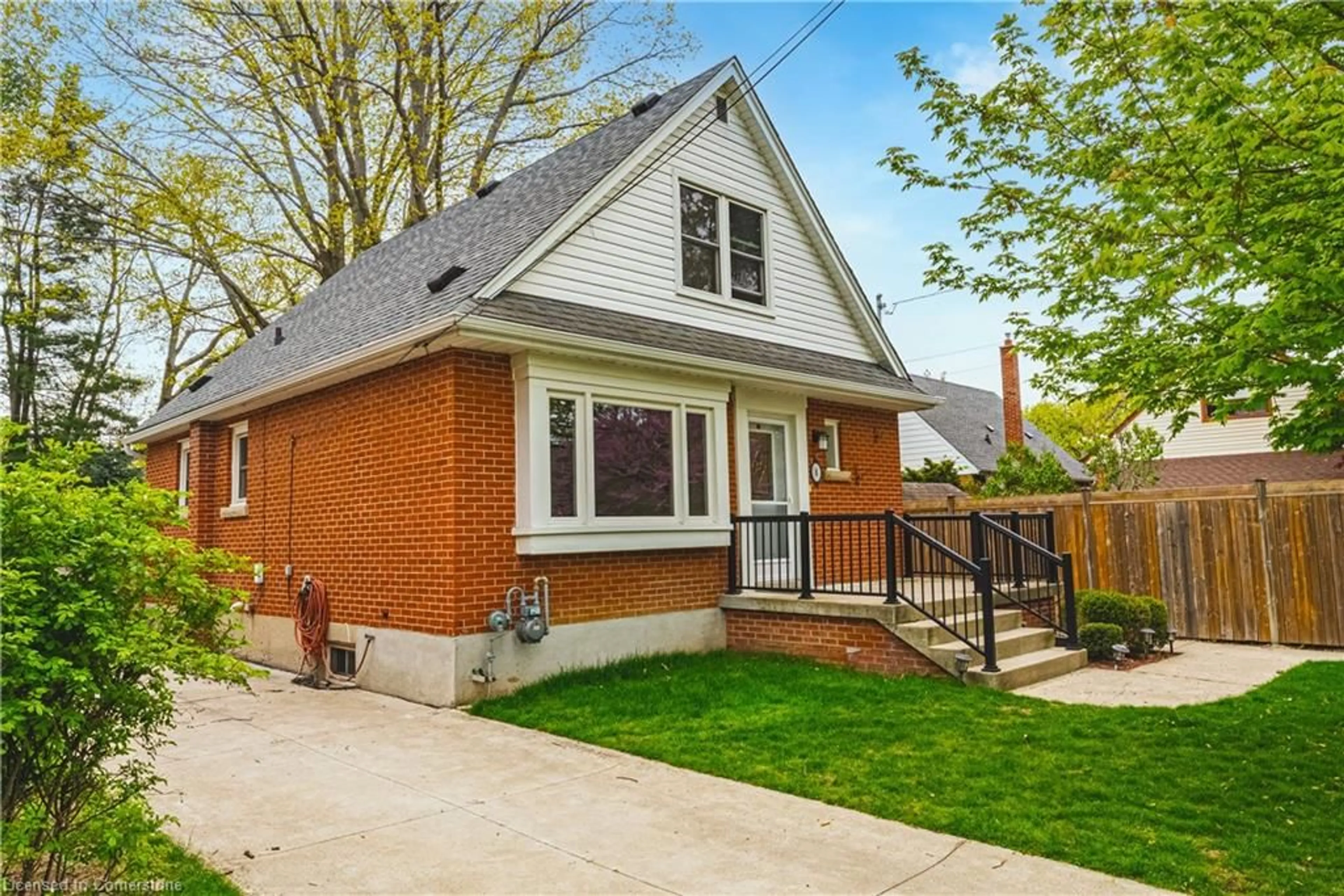 Home with brick exterior material, street for 8 Sinclair Crt, Hamilton Ontario L8K 2B5