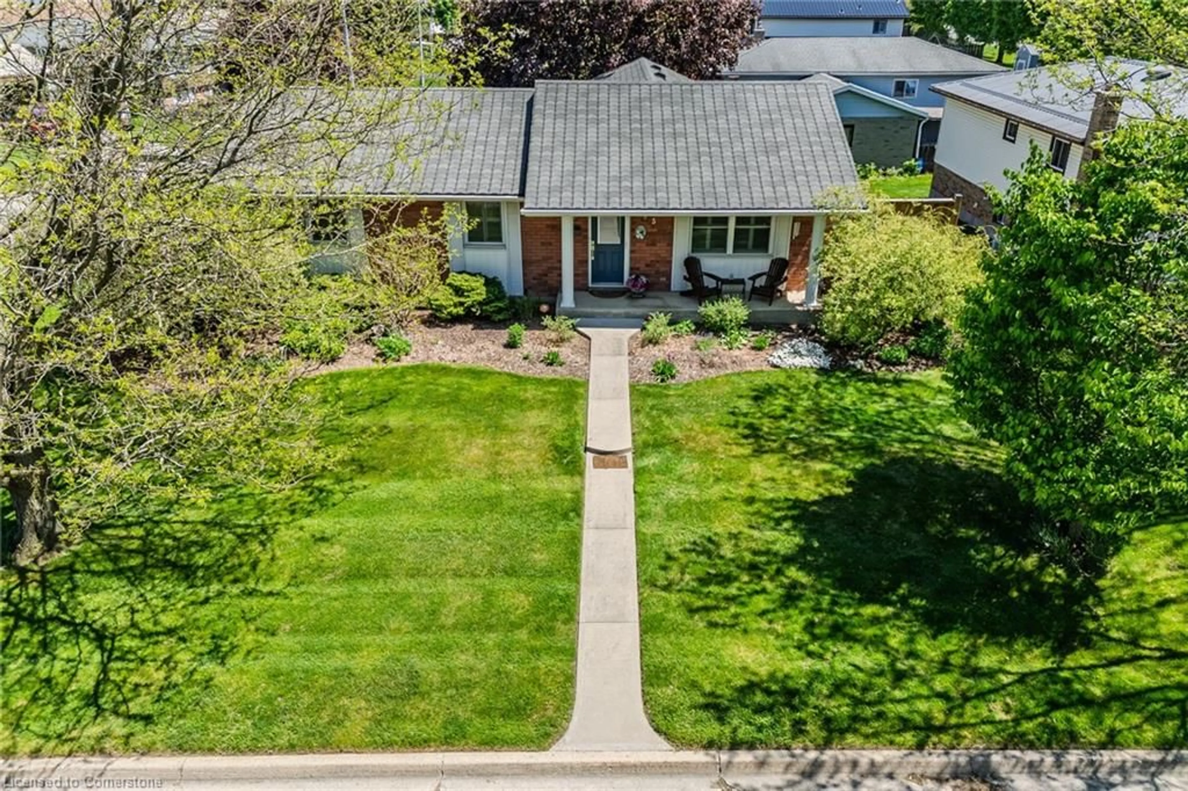A pic from outside/outdoor area/front of a property/back of a property/a pic from drone, street for 5 Brant St, Simcoe Ontario N3Y 5G2