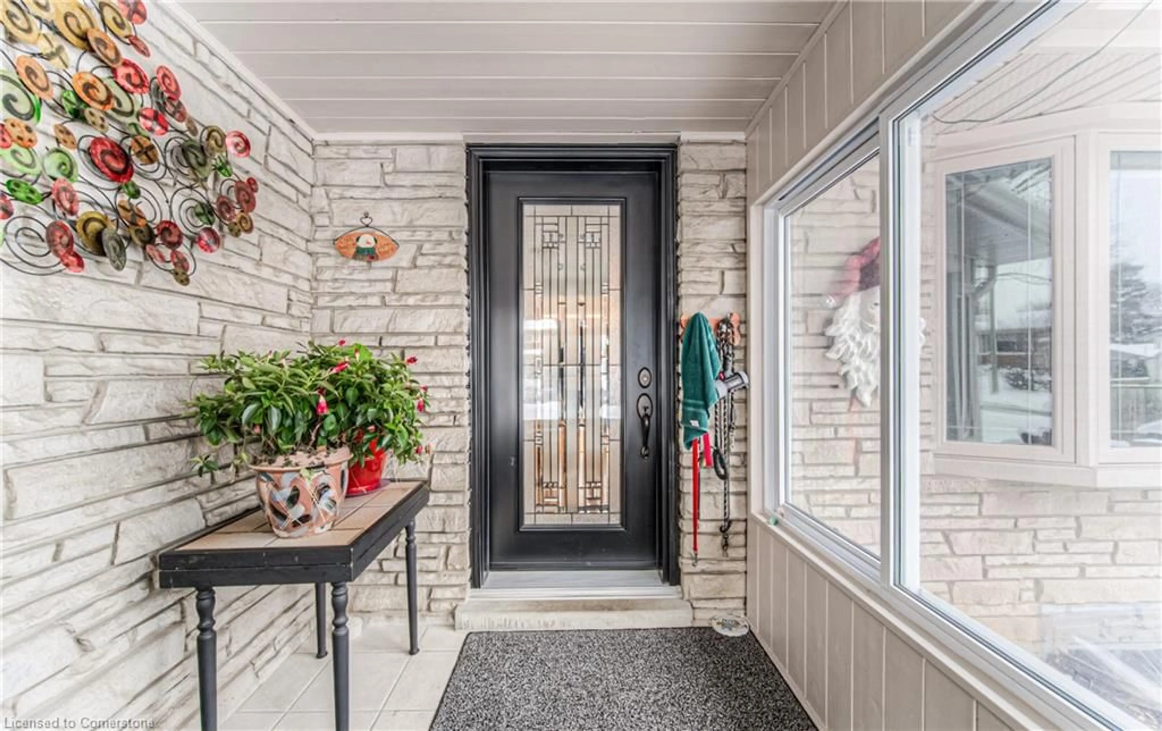 Indoor entryway for 83 Cloverdale Cres, Kitchener Ontario N2M 4X1